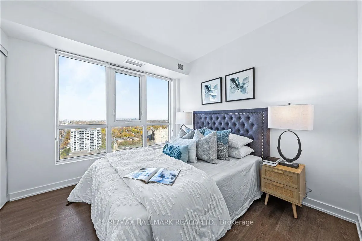 501 St Clair Avenue W, #1811
