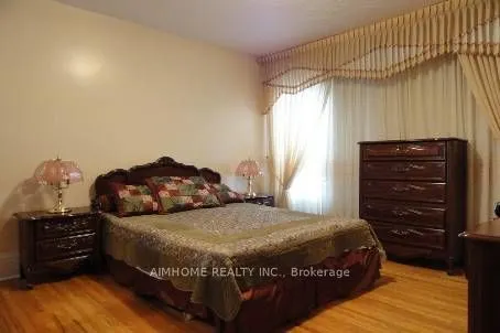 598 Bathurst Street