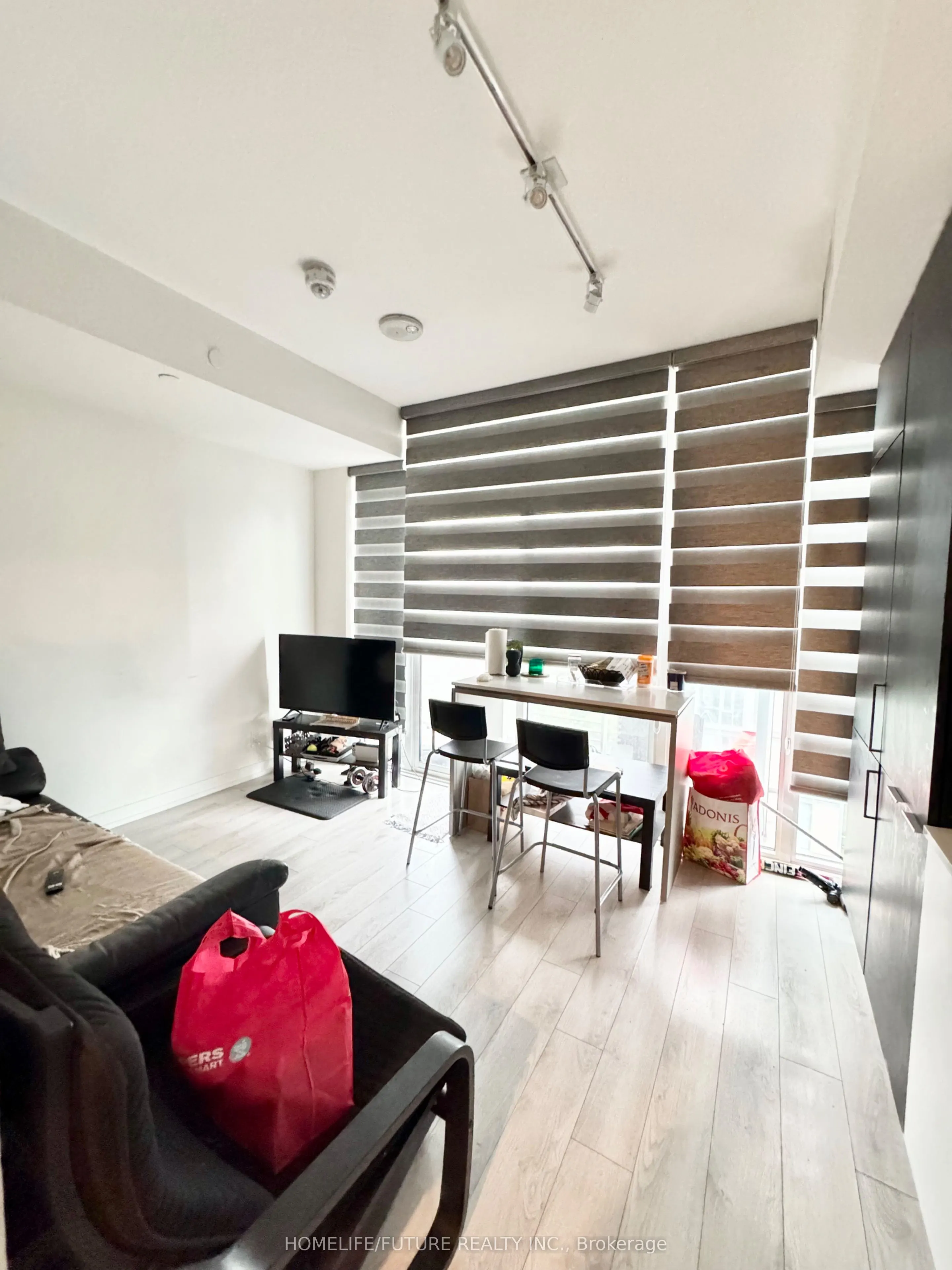 33 Helendale Avenue, #1802