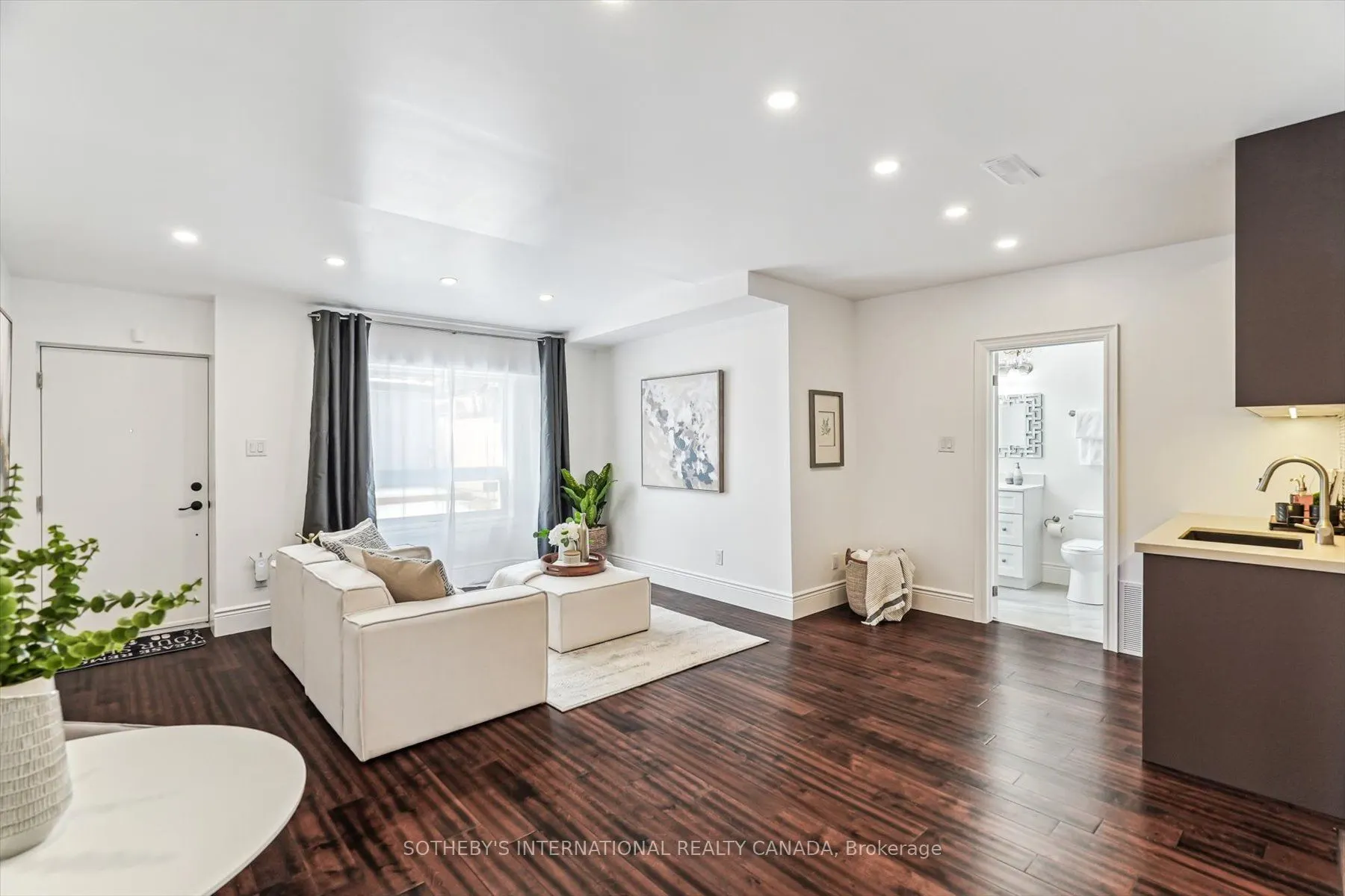 290 Bathurst Street