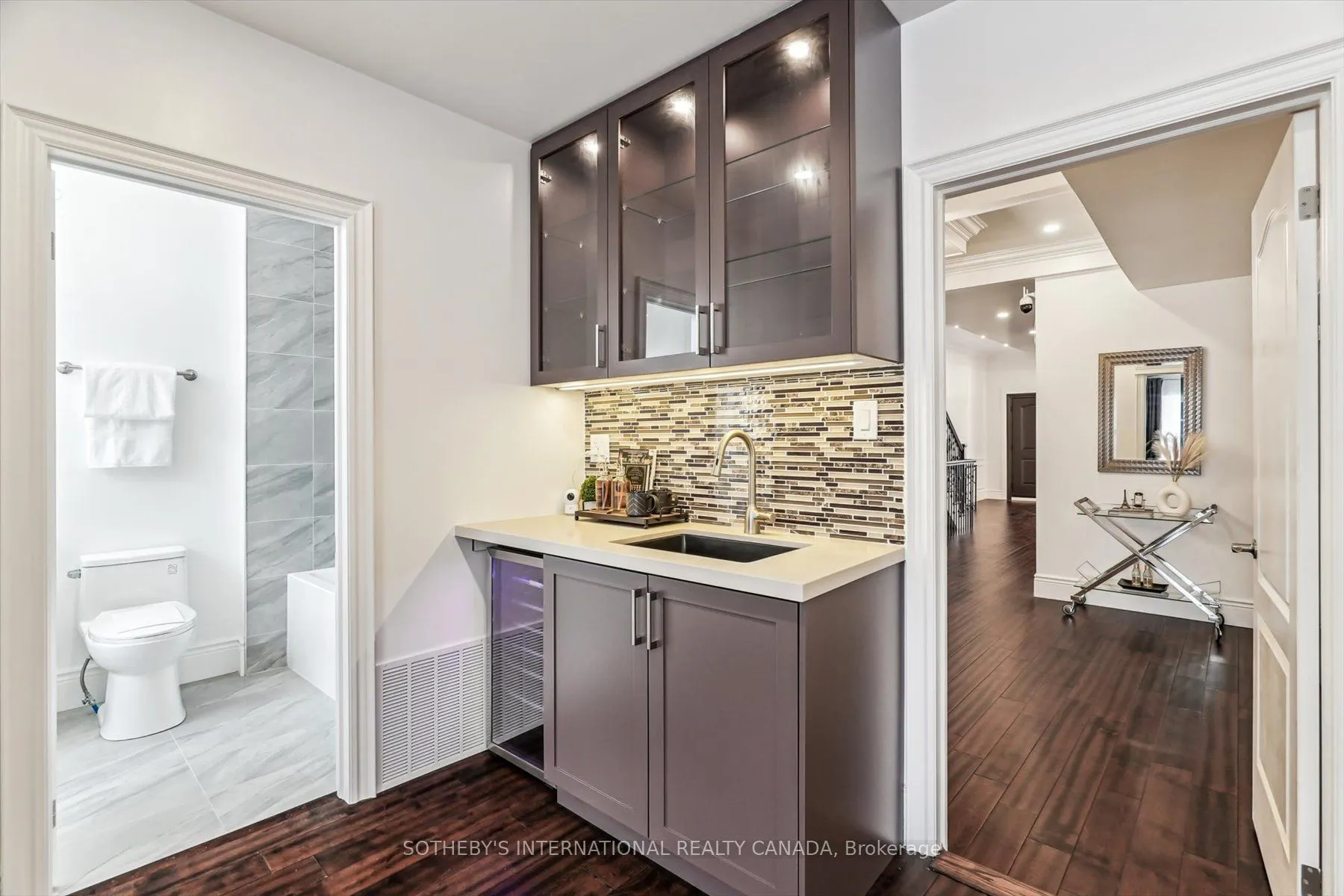 290 Bathurst Street