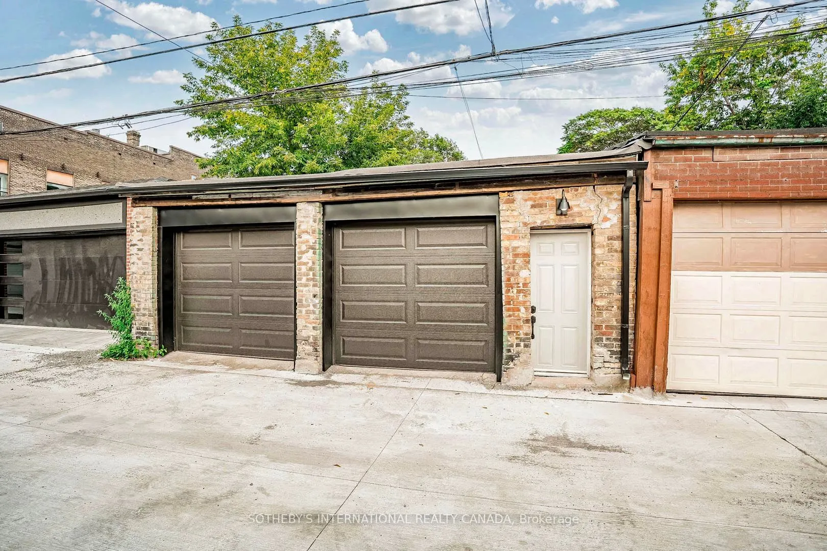290 Bathurst Street