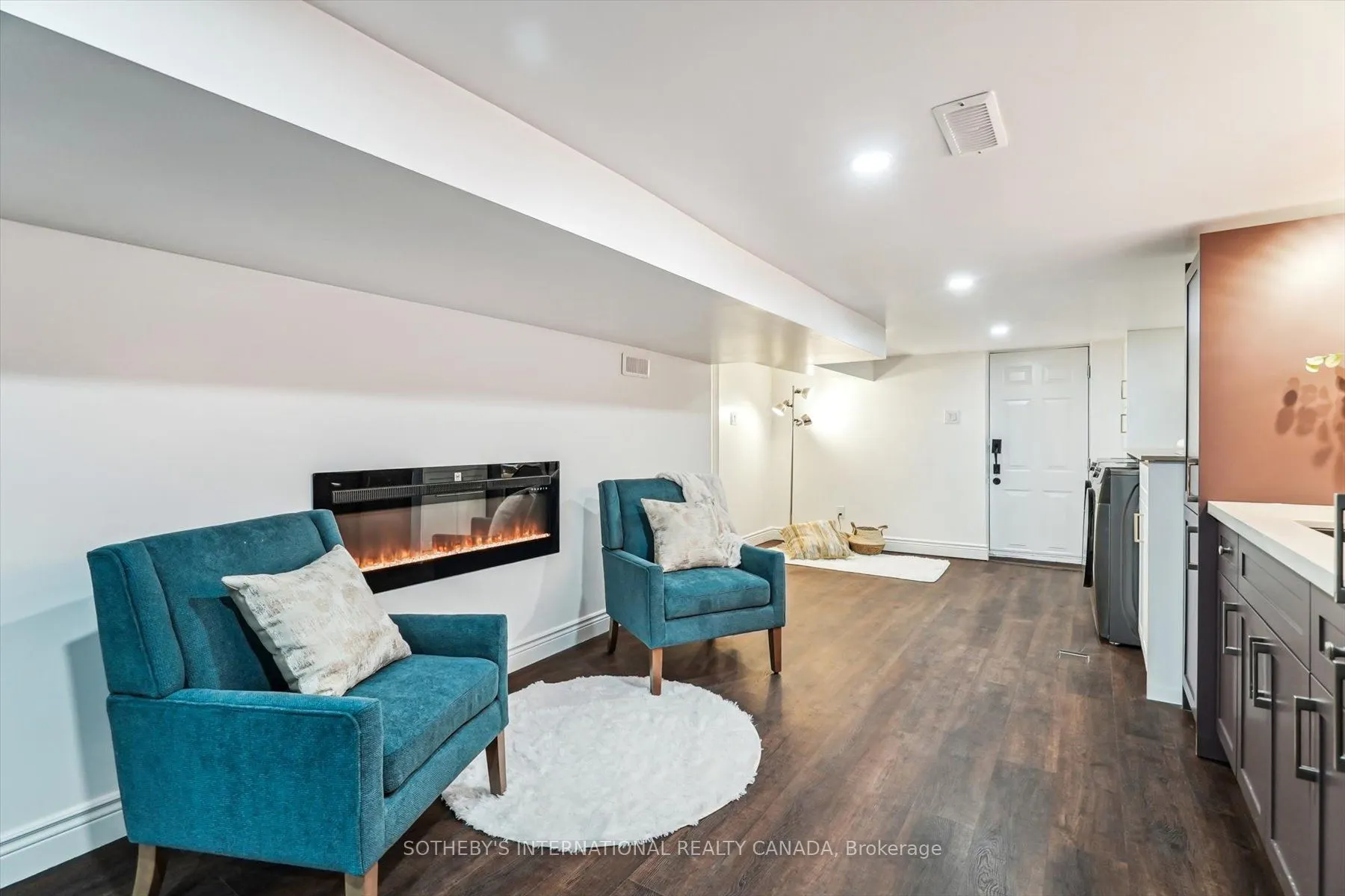 290 Bathurst Street