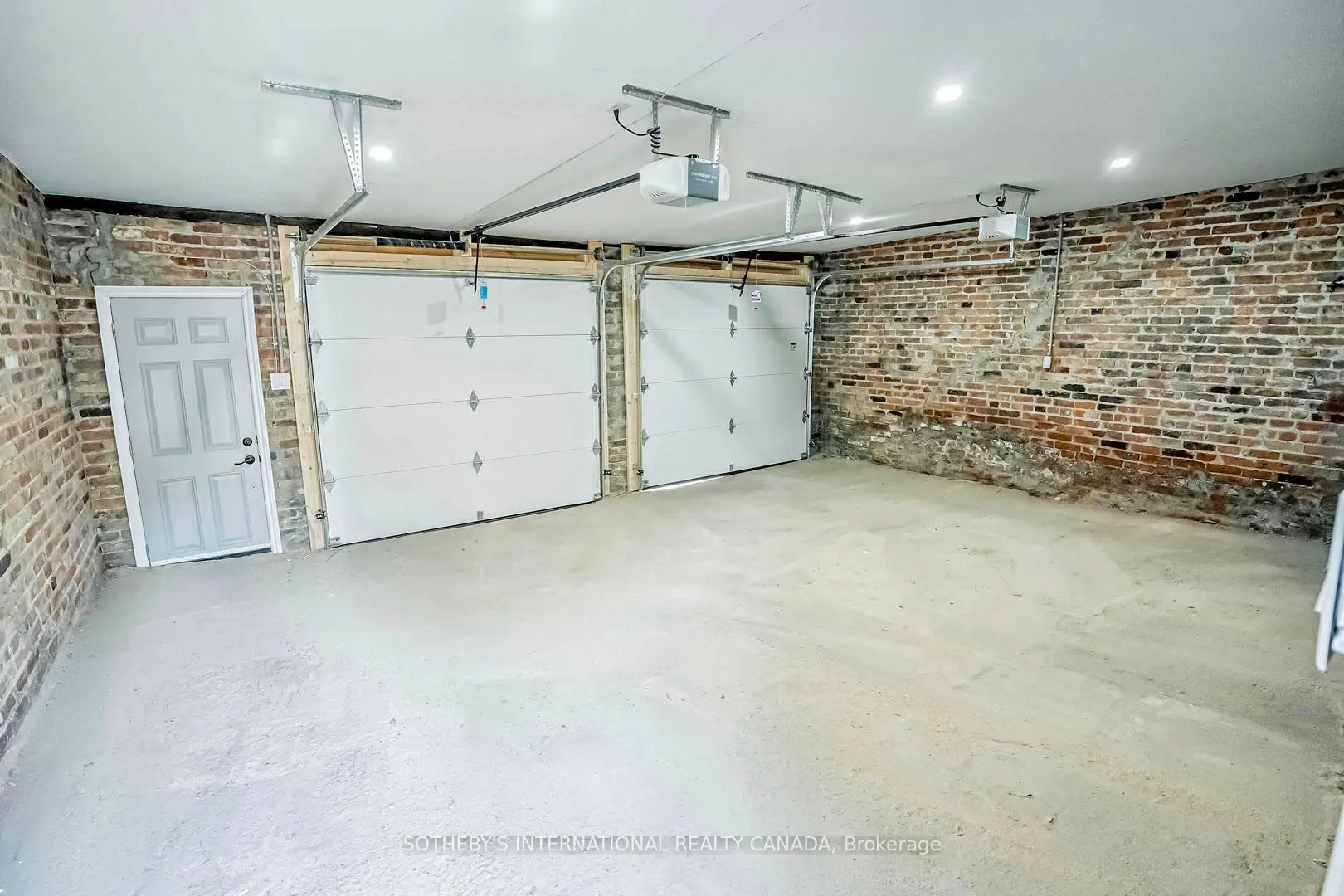 290 Bathurst Street