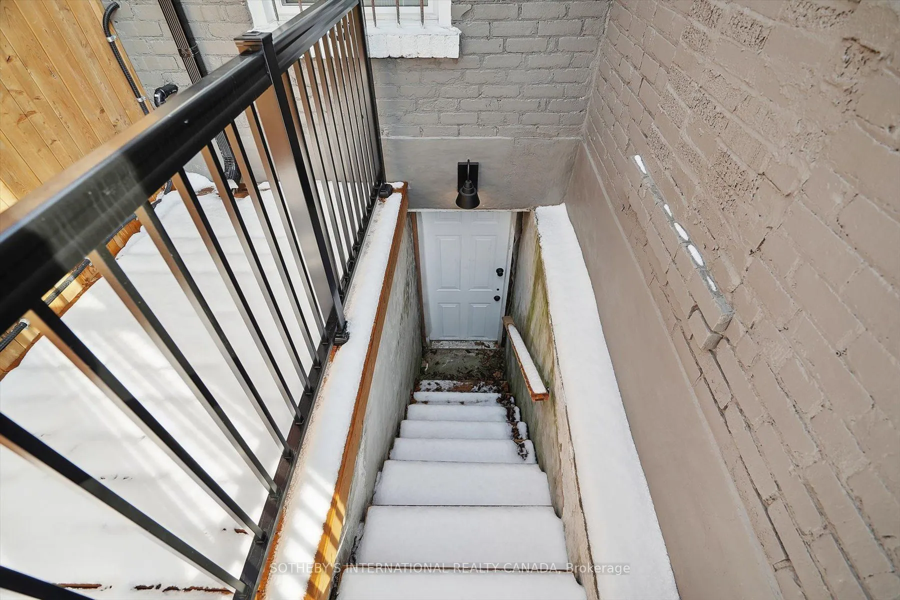 290 Bathurst Street