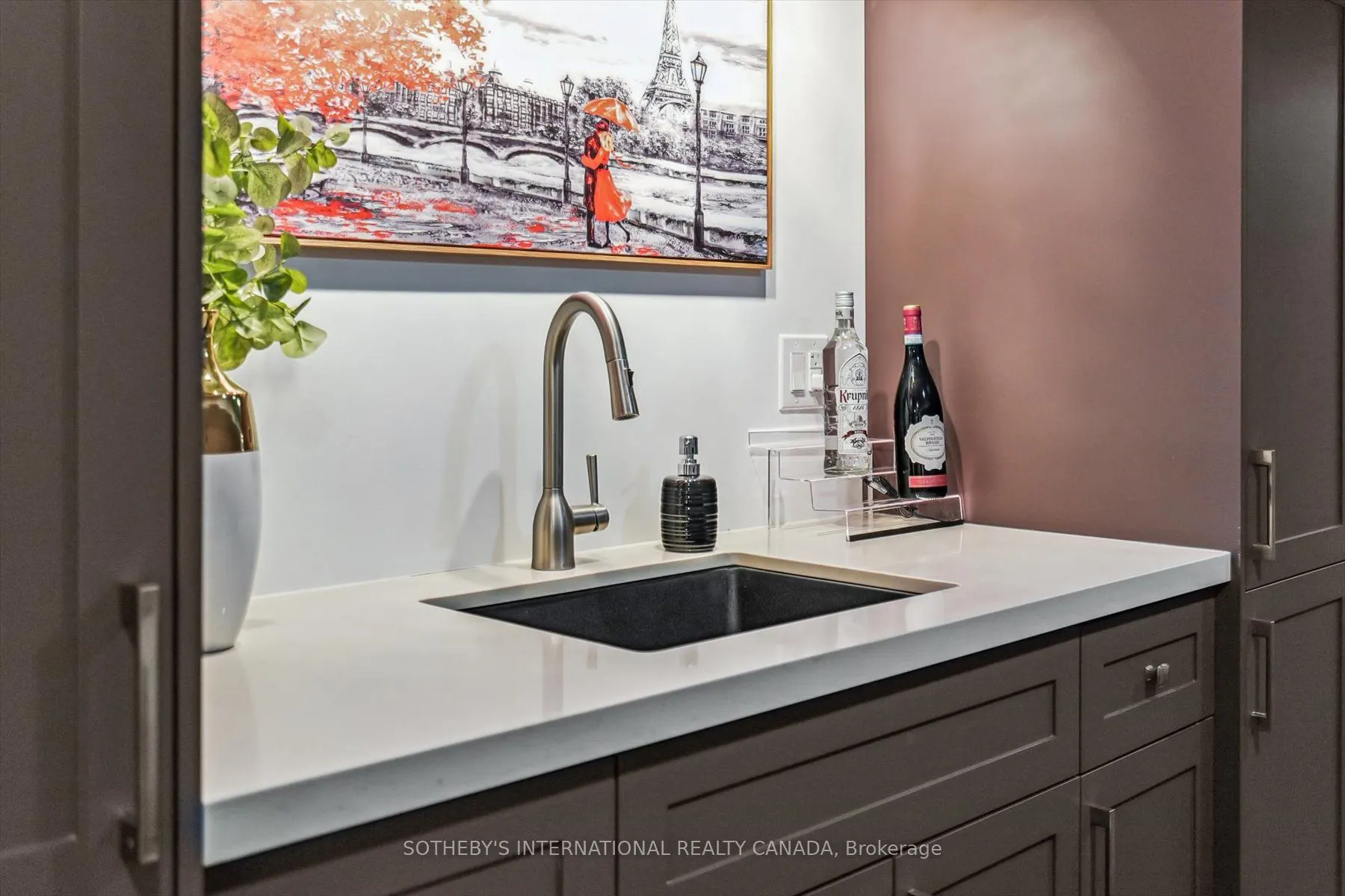 290 Bathurst Street