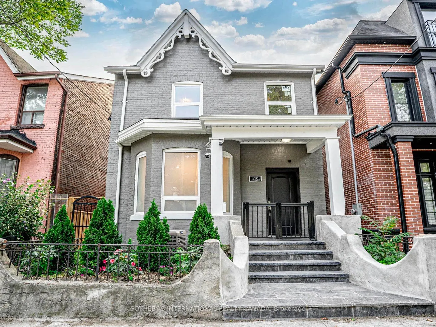 290 Bathurst Street