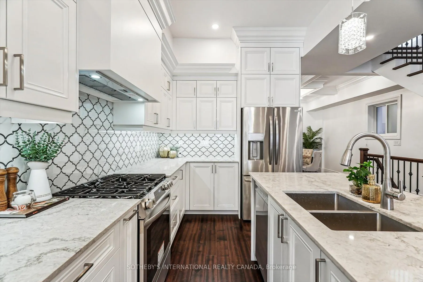 290 Bathurst Street