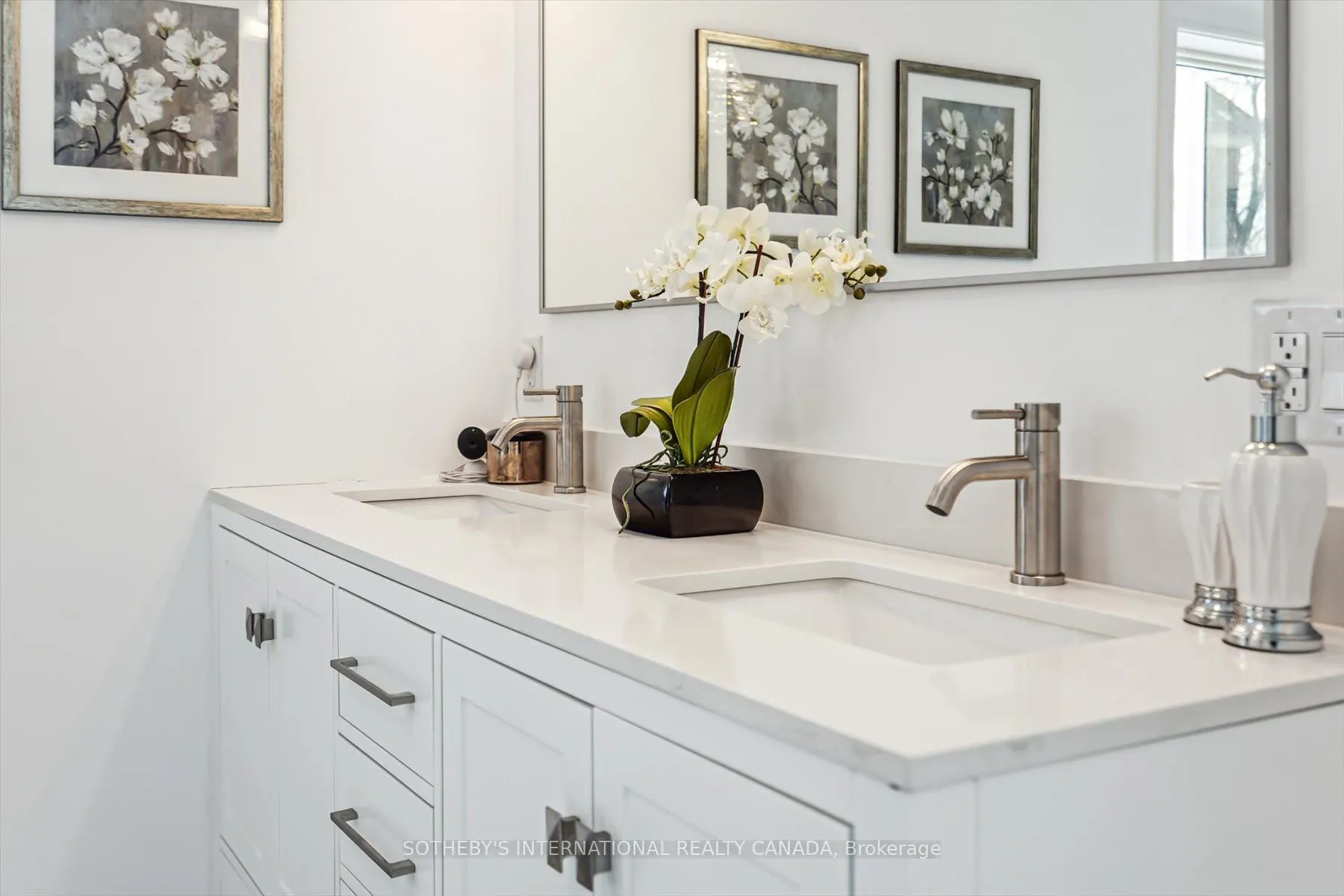 290 Bathurst Street