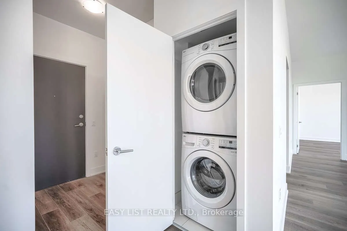 250 Lawrence Avenue W, #906