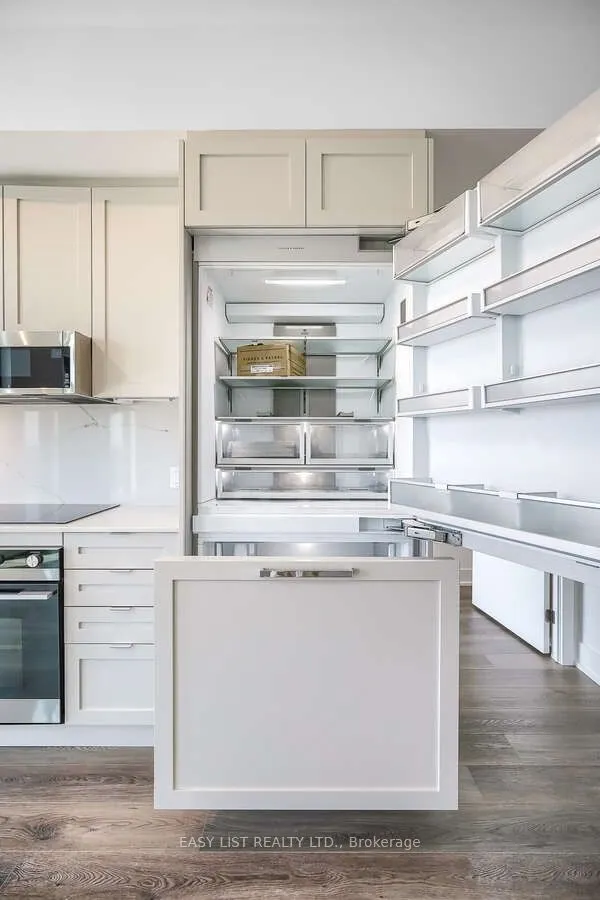 250 Lawrence Avenue W, #906