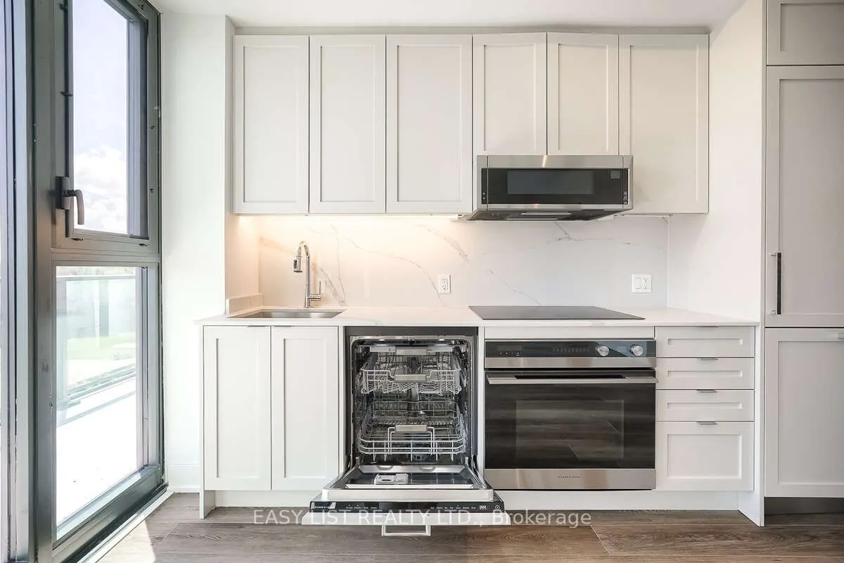 250 Lawrence Avenue W, #906