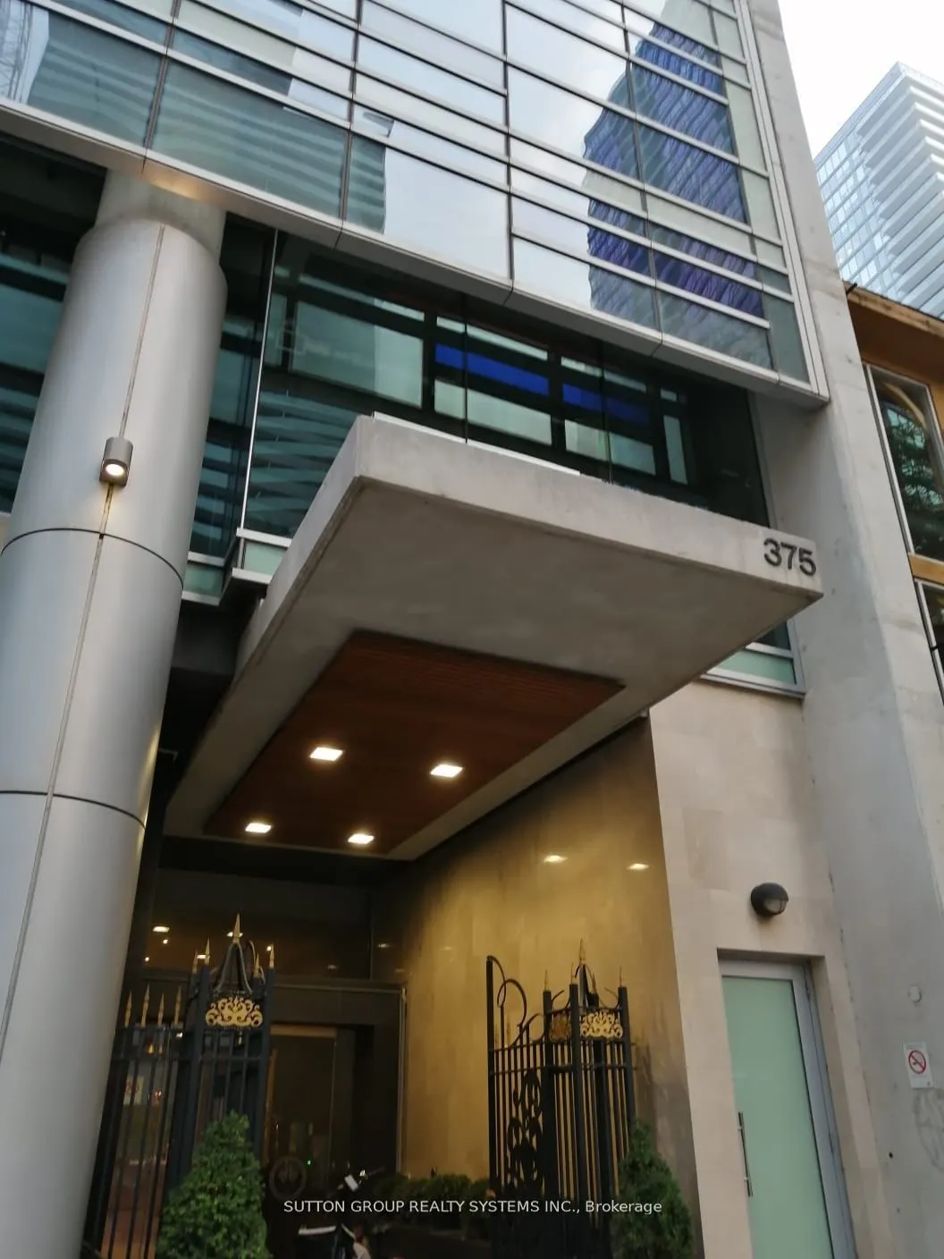 375 King Street W, #1408