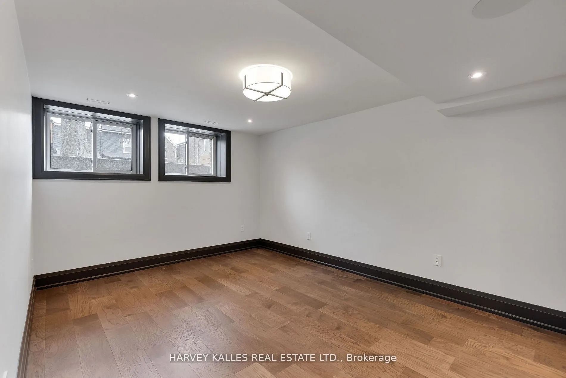 498 Roxton Road