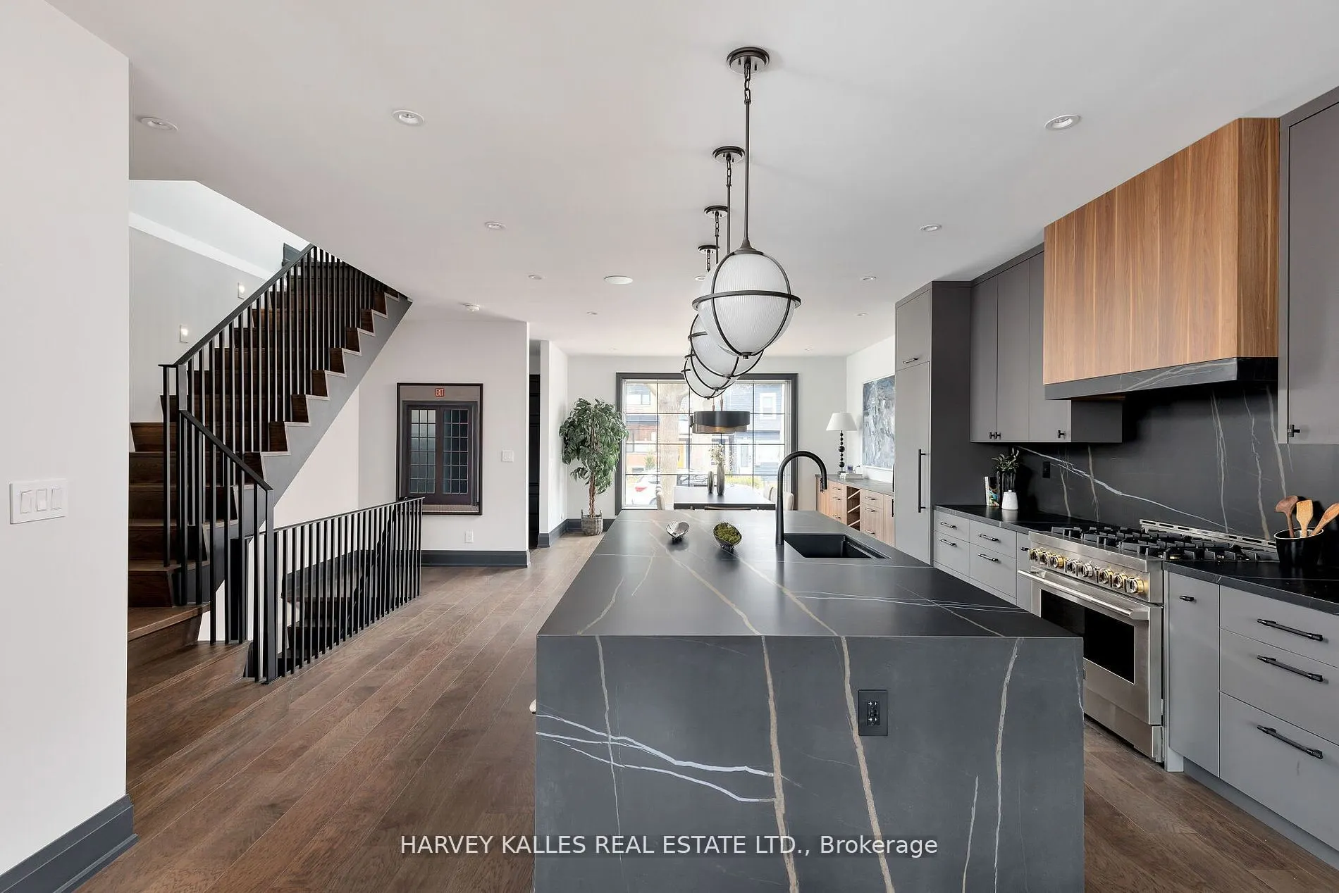 498 Roxton Road