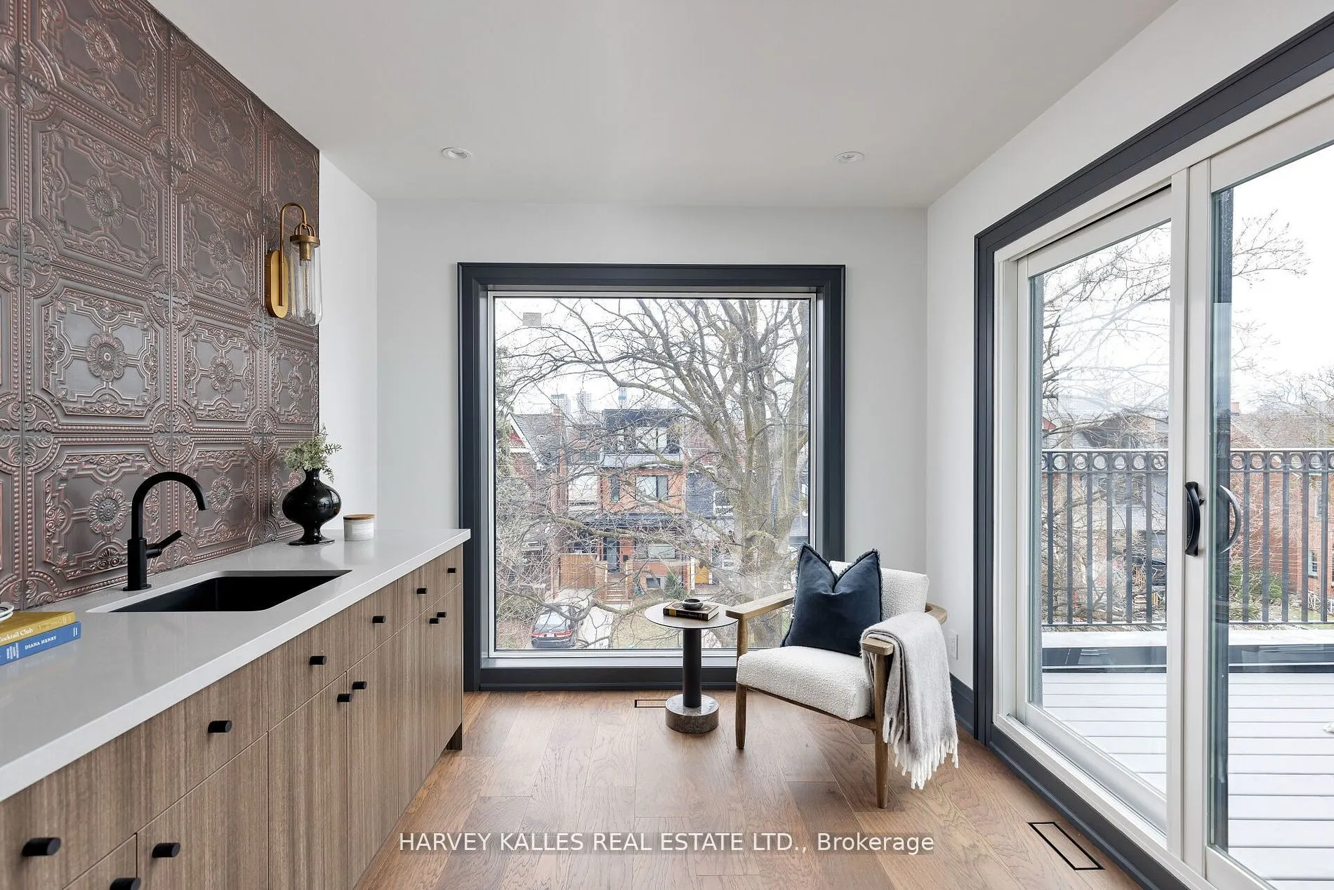 498 Roxton Road