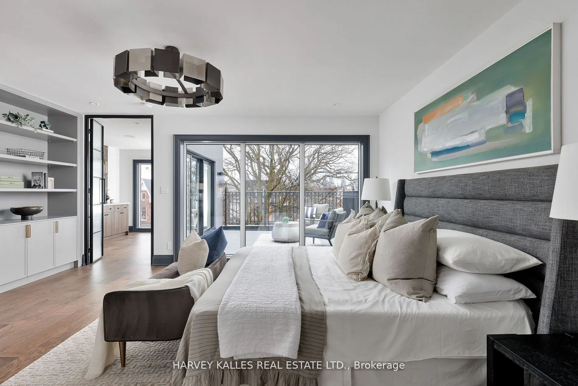 498 Roxton Road