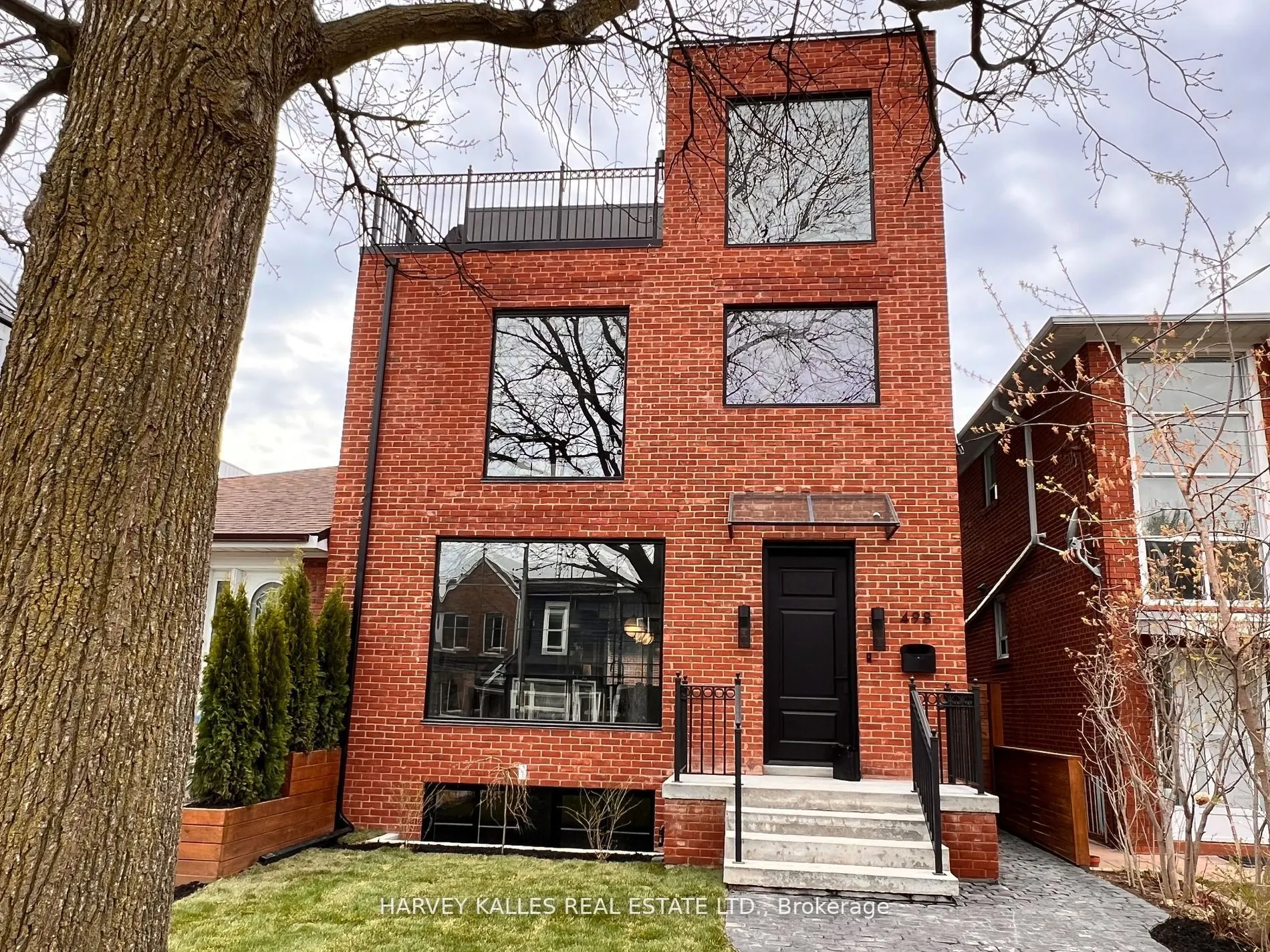 498 Roxton Road
