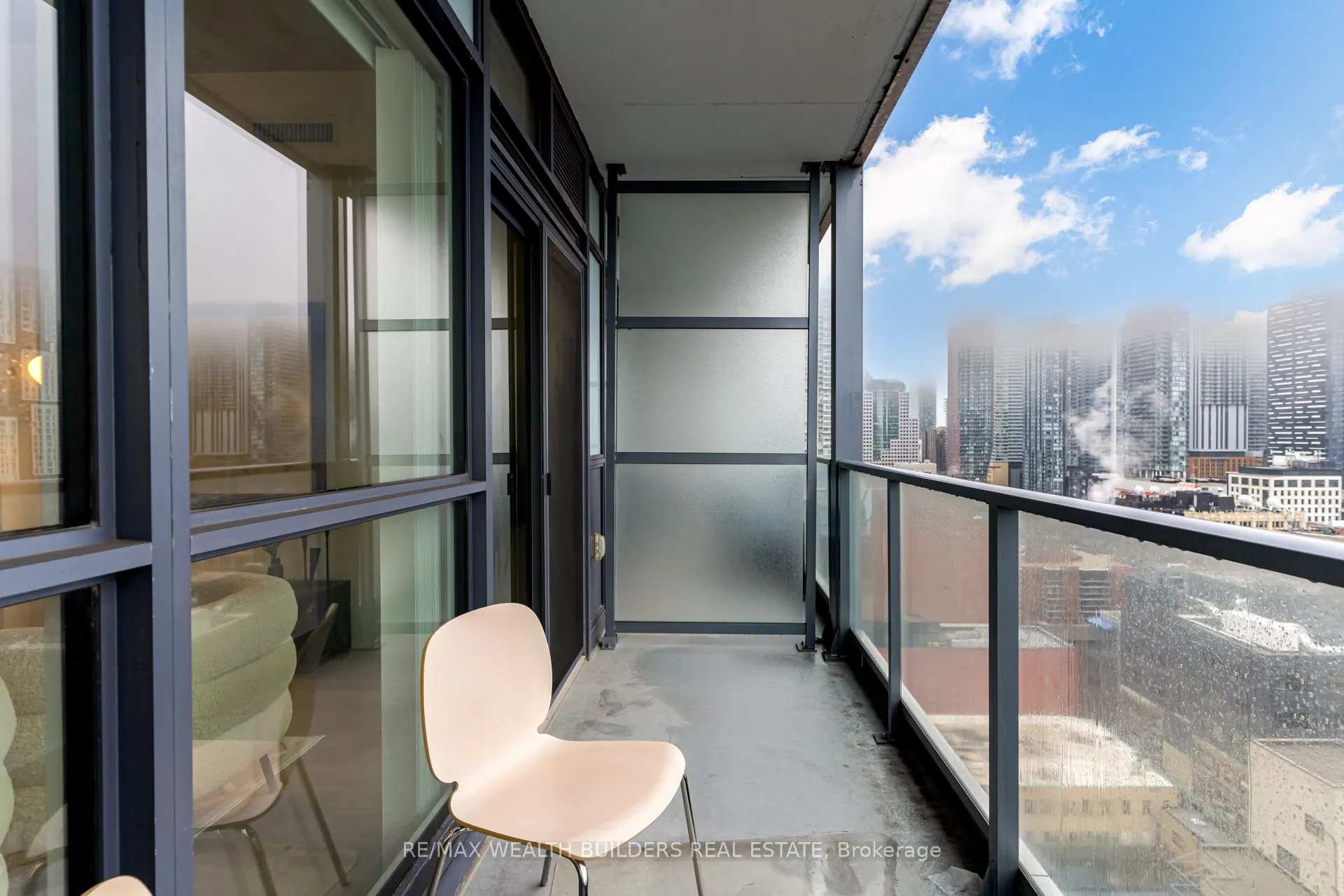 210 Simcoe Street, #1706