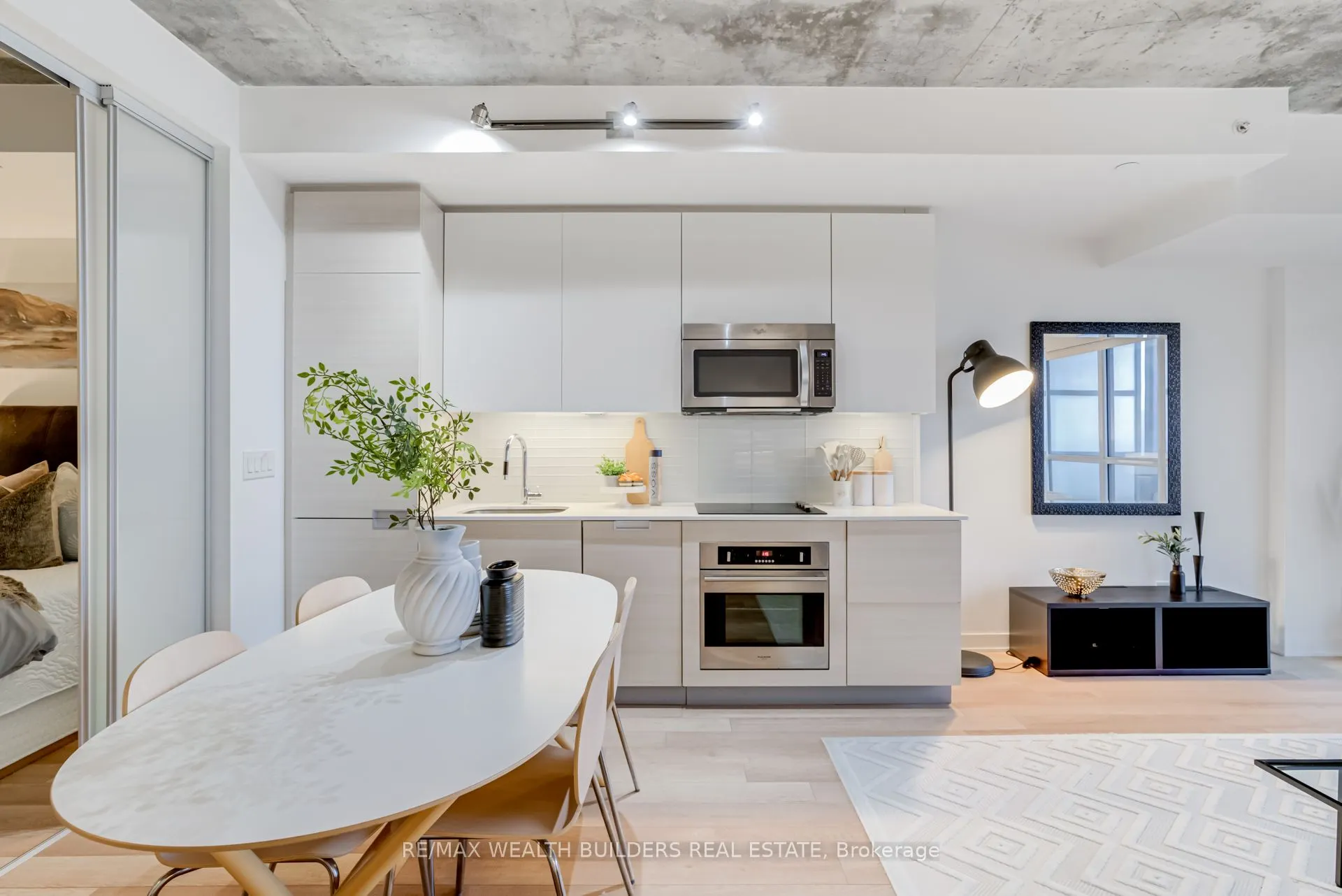 210 Simcoe Street, #1706
