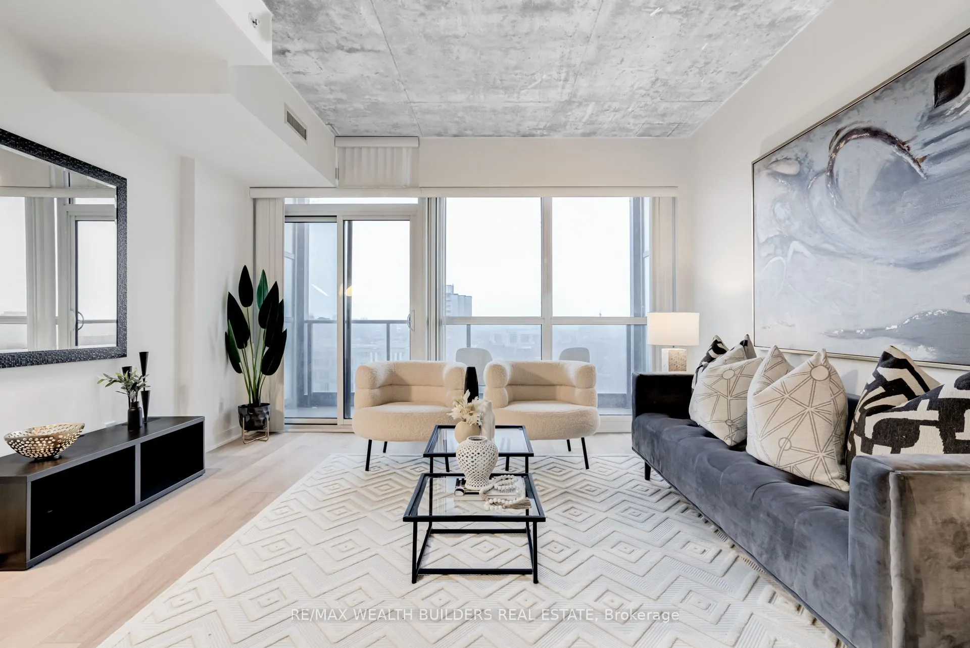 210 Simcoe Street, #1706