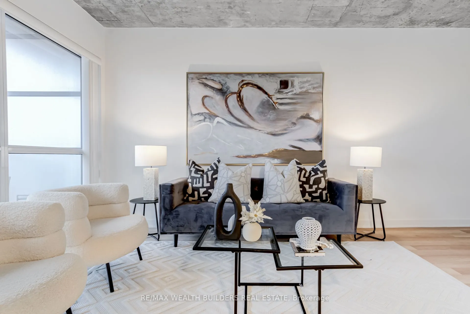 210 Simcoe Street, #1706