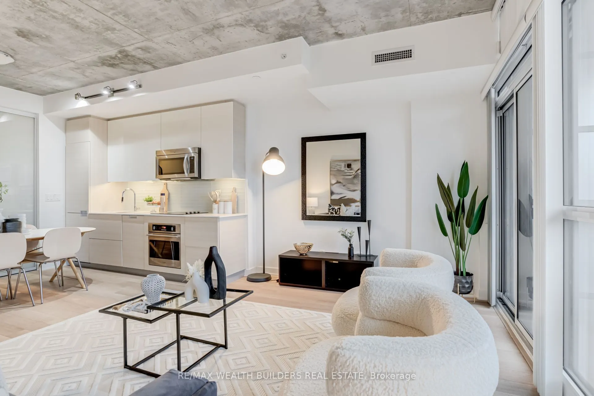 210 Simcoe Street, #1706