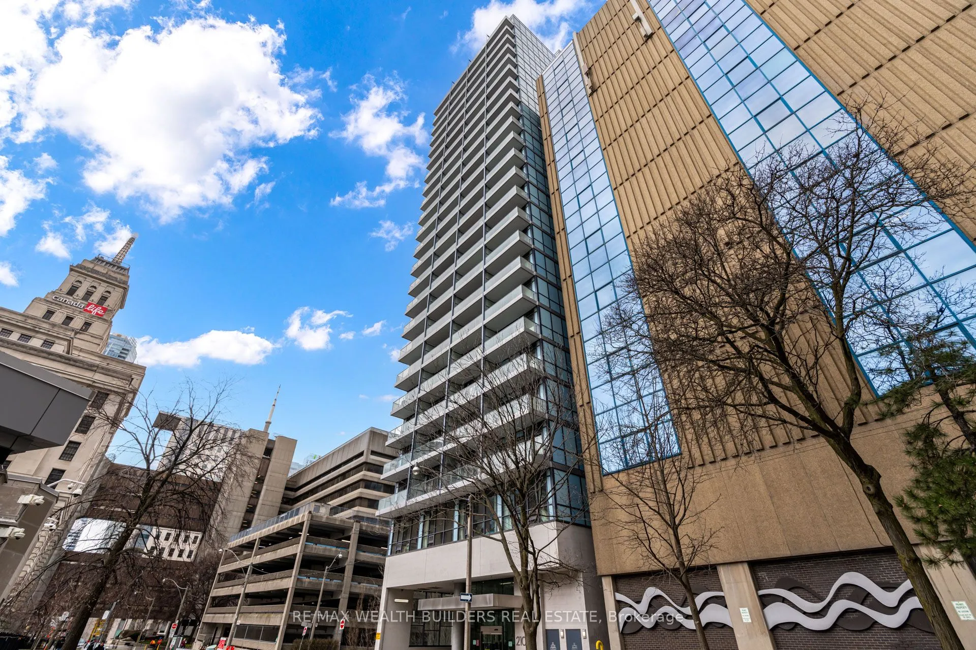 210 Simcoe Street, #1706