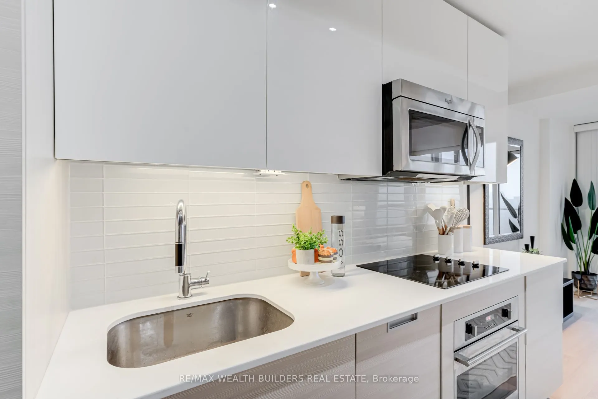 210 Simcoe Street, #1706