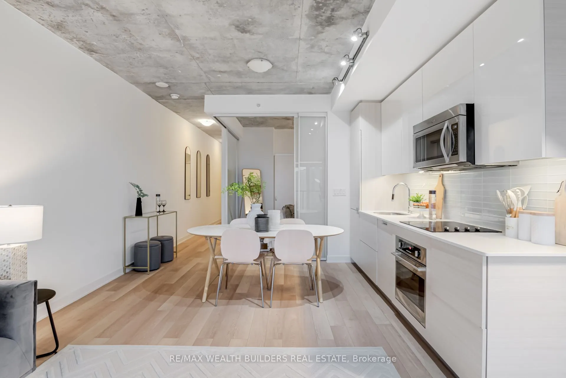 210 Simcoe Street, #1706