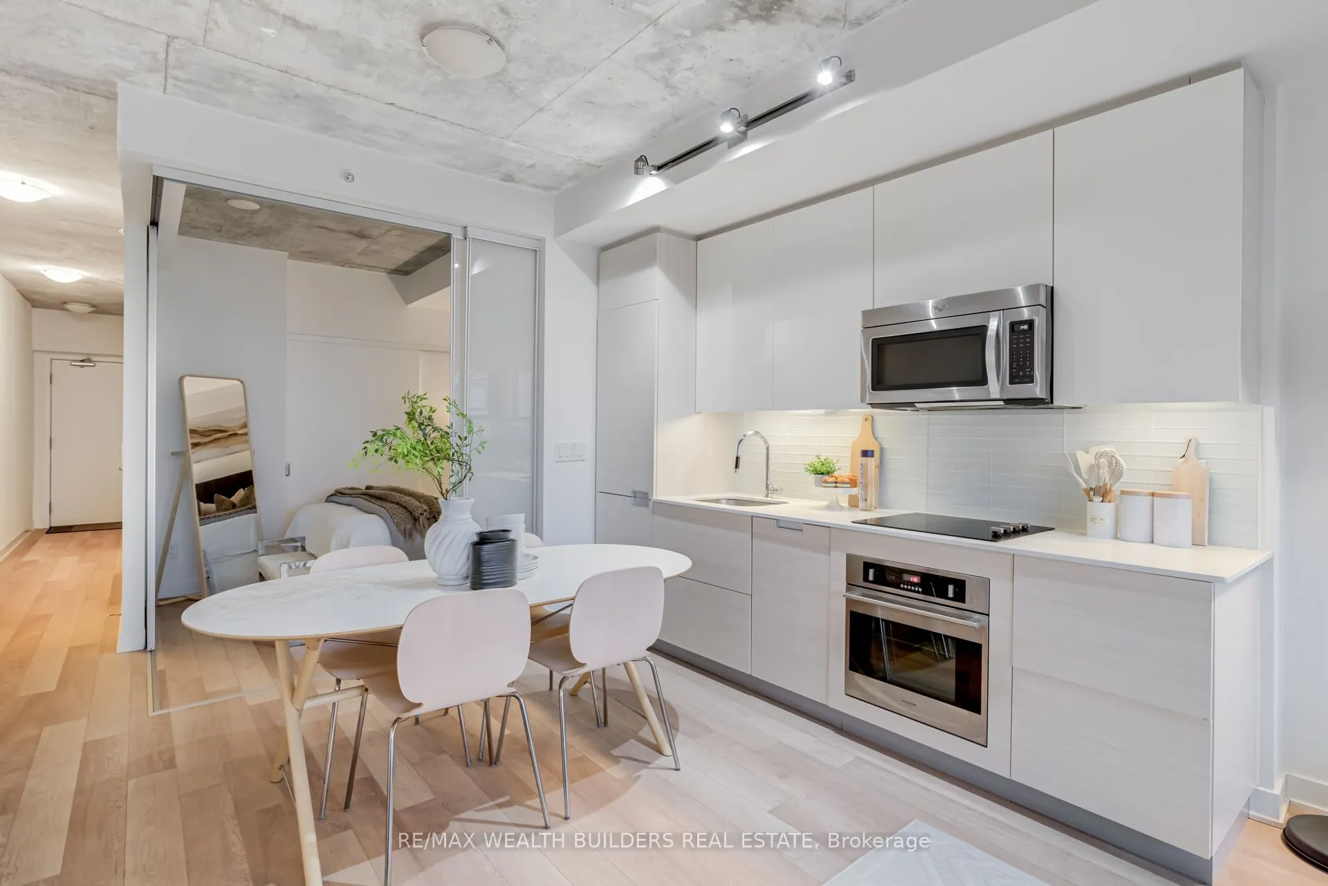 210 Simcoe Street, #1706