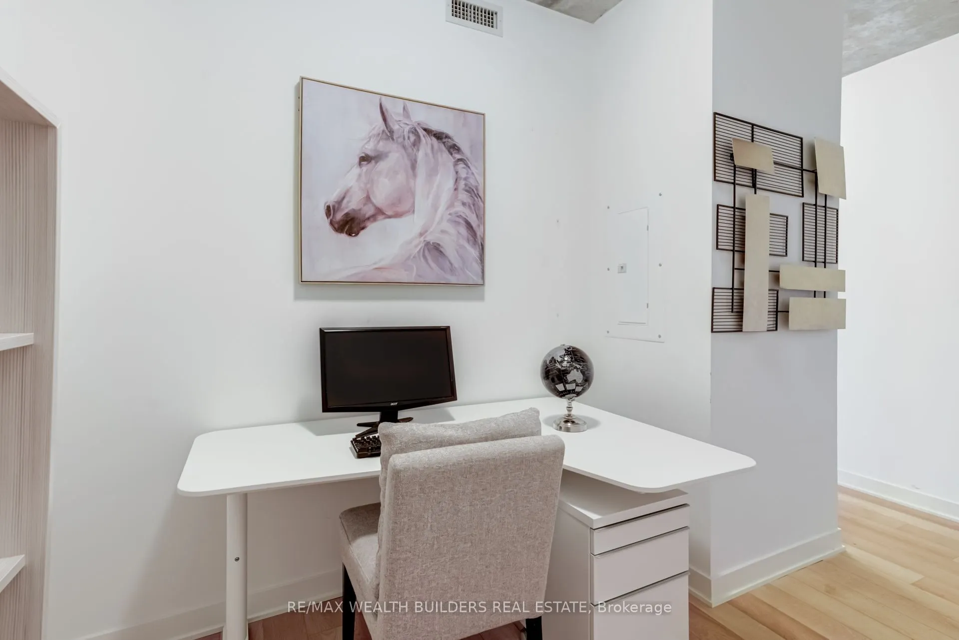 210 Simcoe Street, #1706