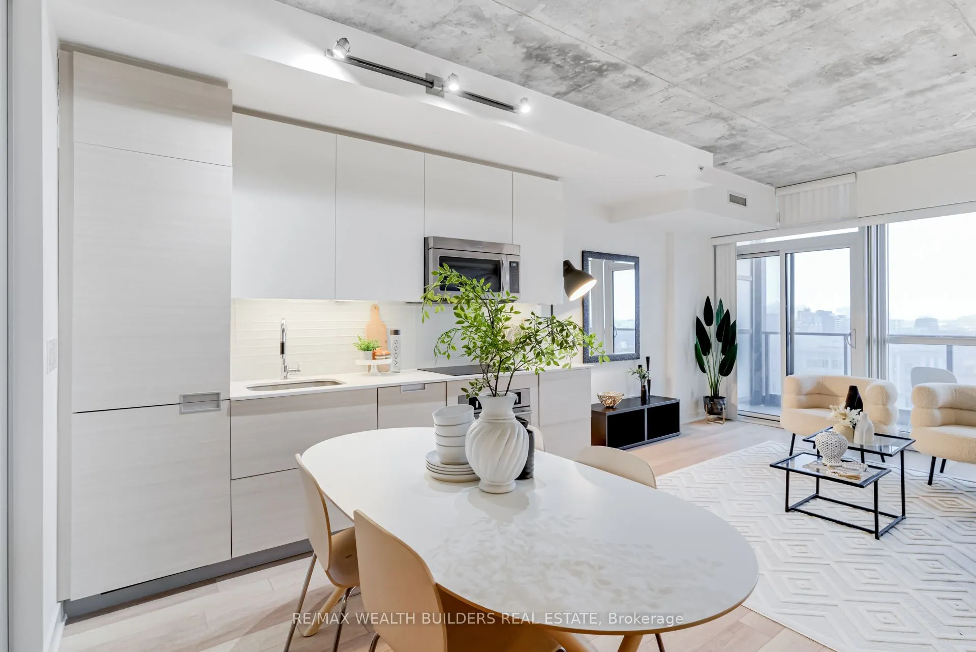 210 Simcoe Street, #1706