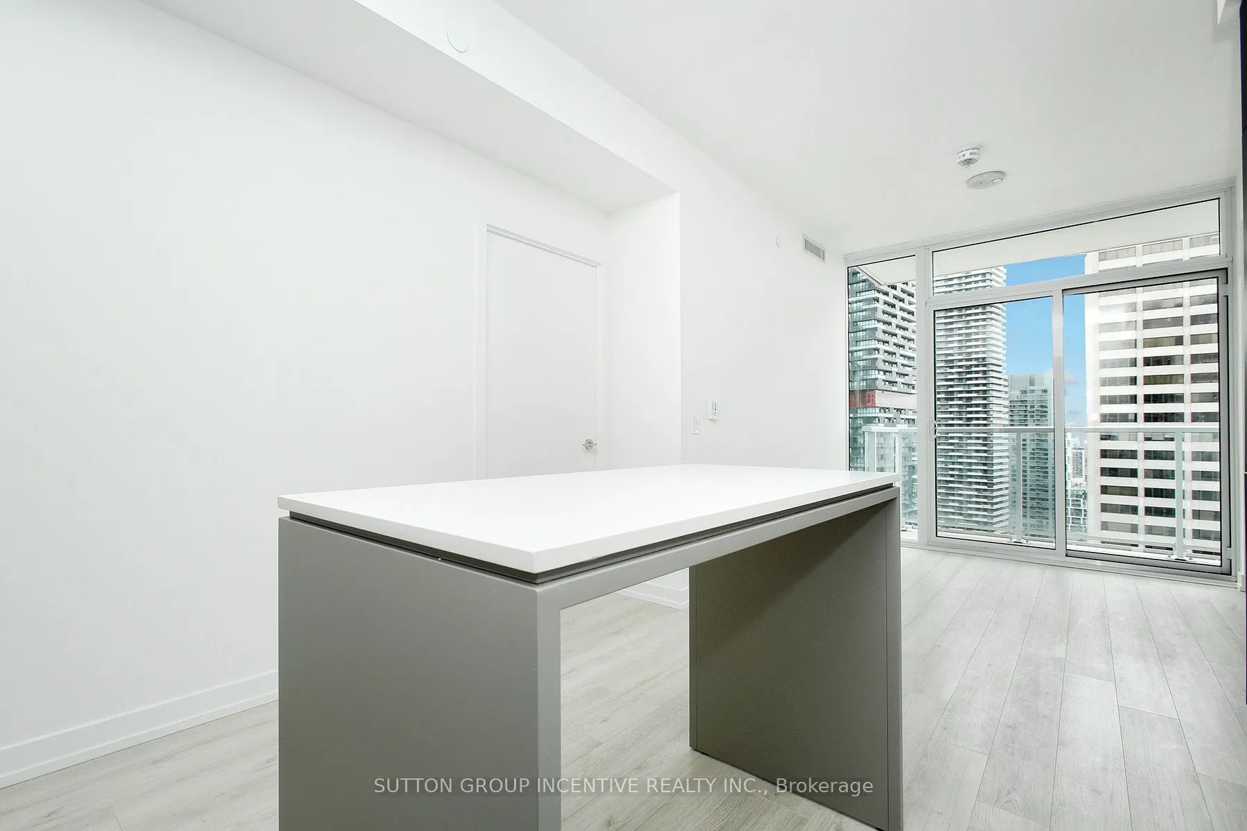 33 Helendale Avenue, #2207