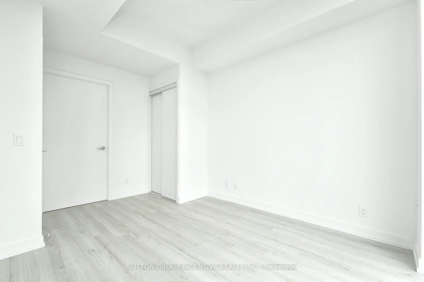 33 Helendale Avenue, #2207