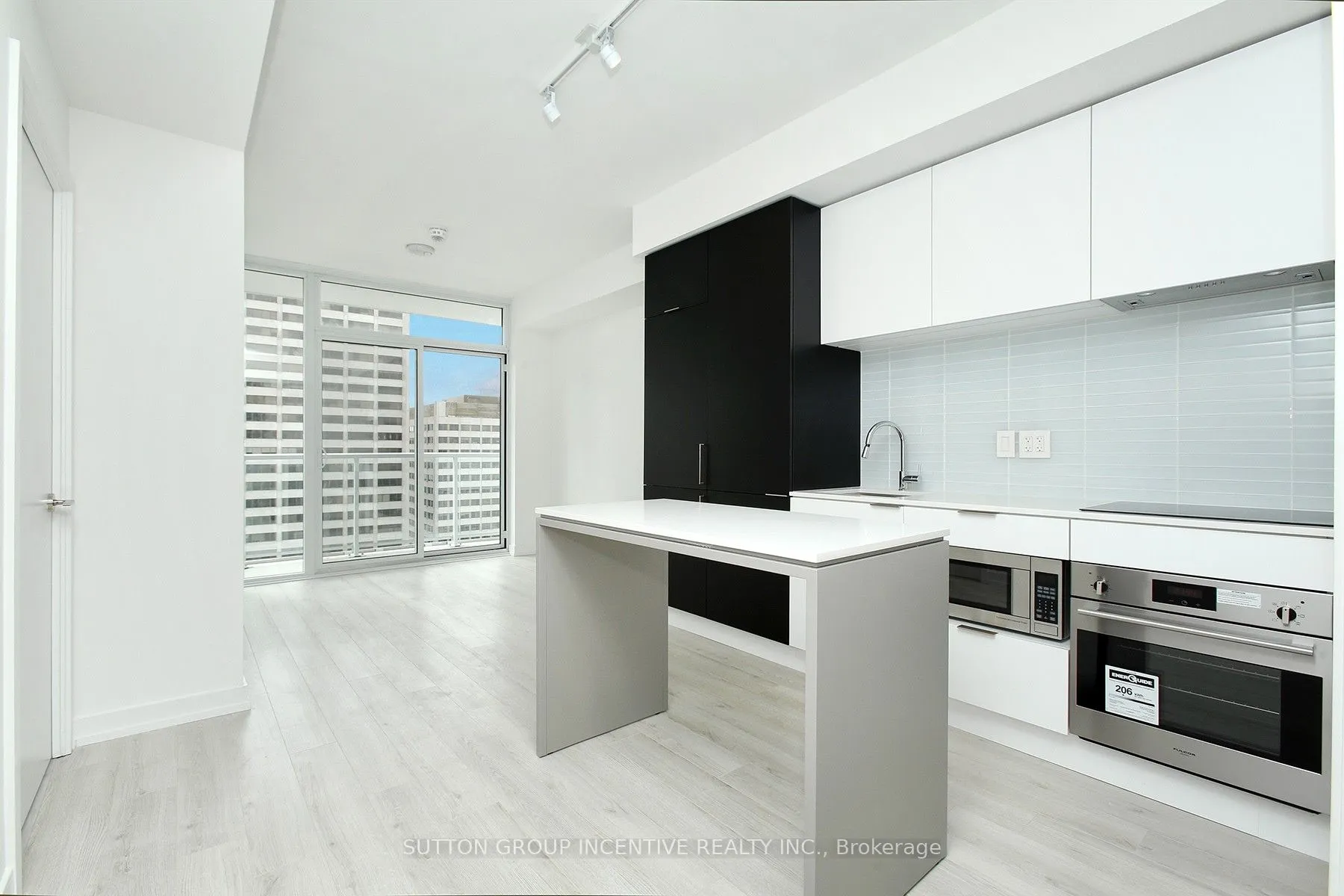 33 Helendale Avenue, #2207