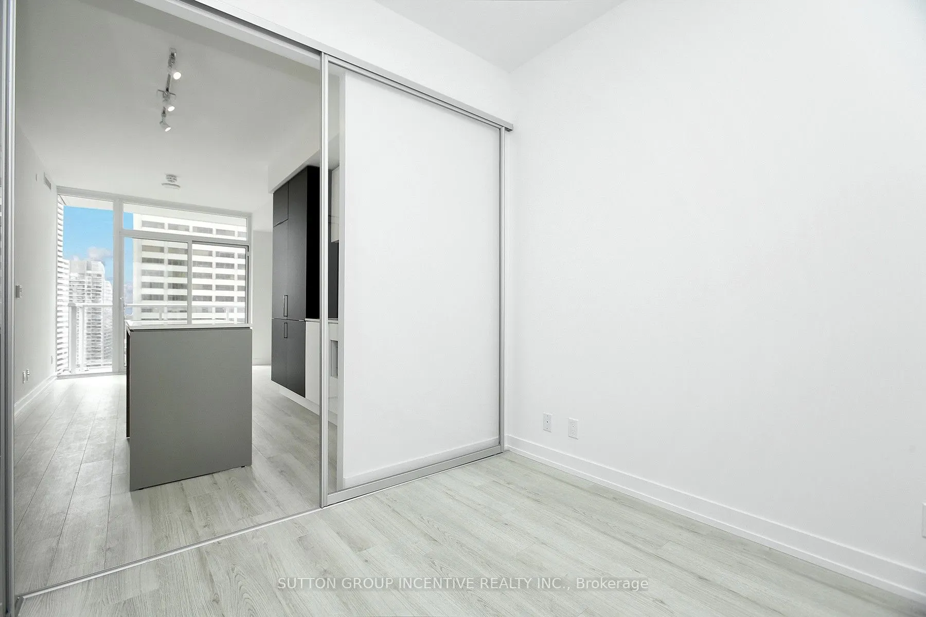 33 Helendale Avenue, #2207