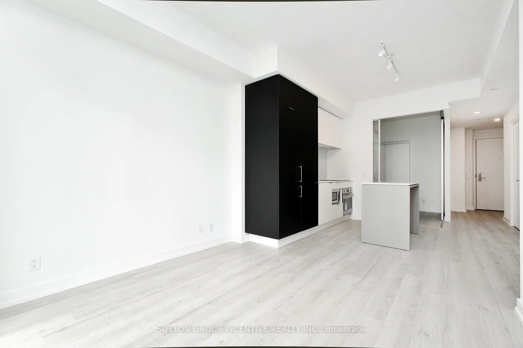 33 Helendale Avenue, #2207