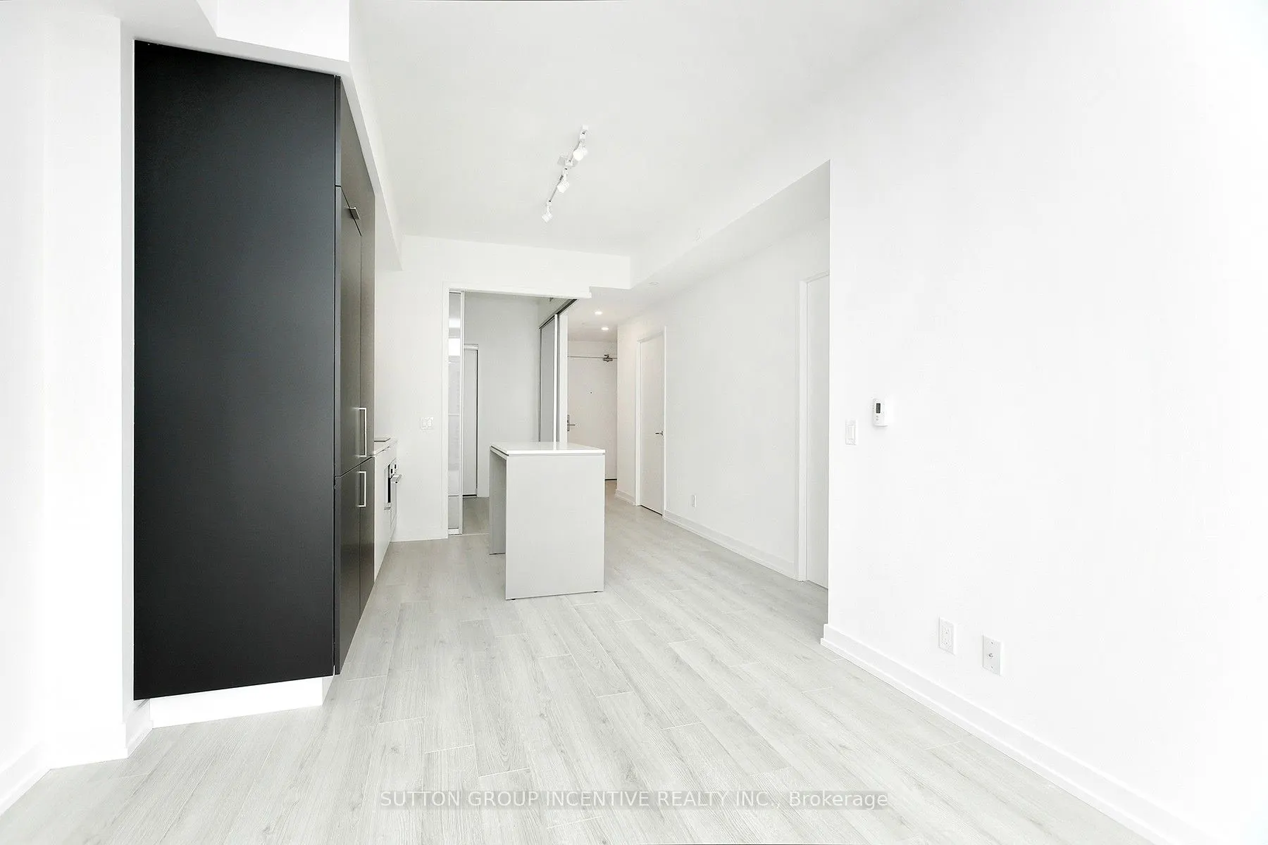 33 Helendale Avenue, #2207