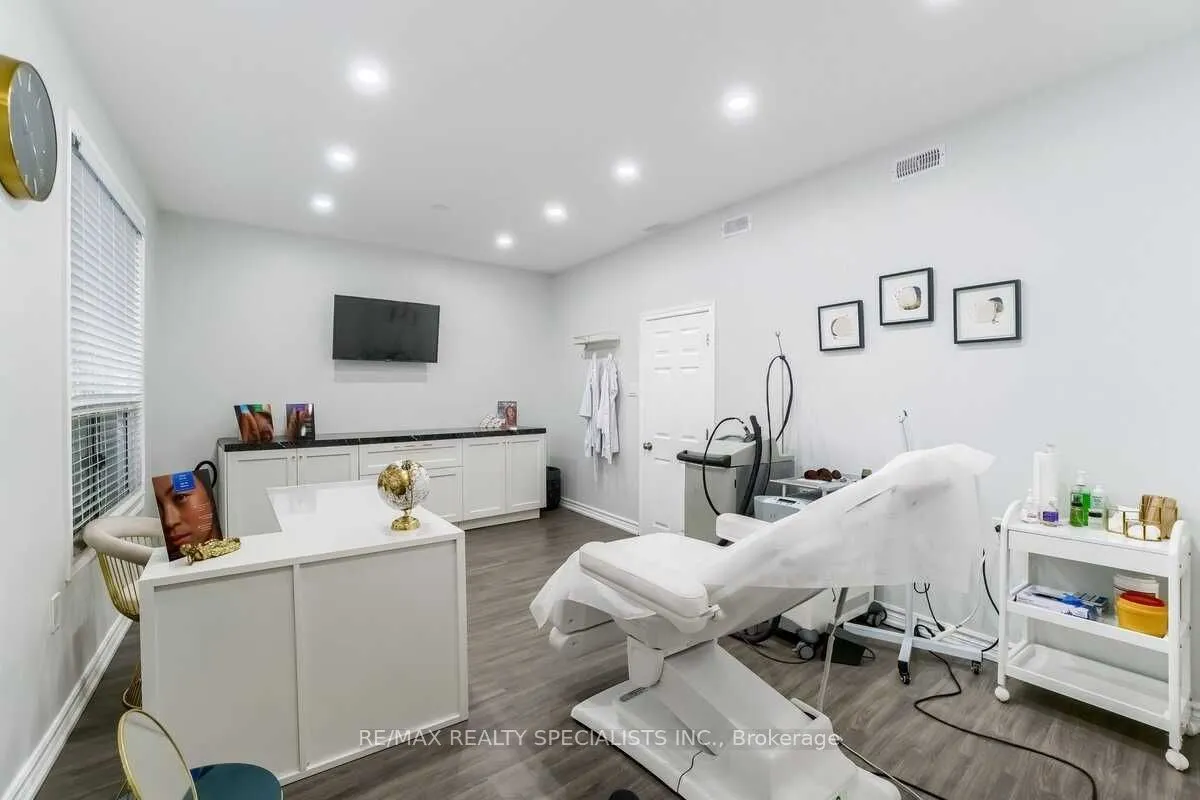 3421 Yonge Street