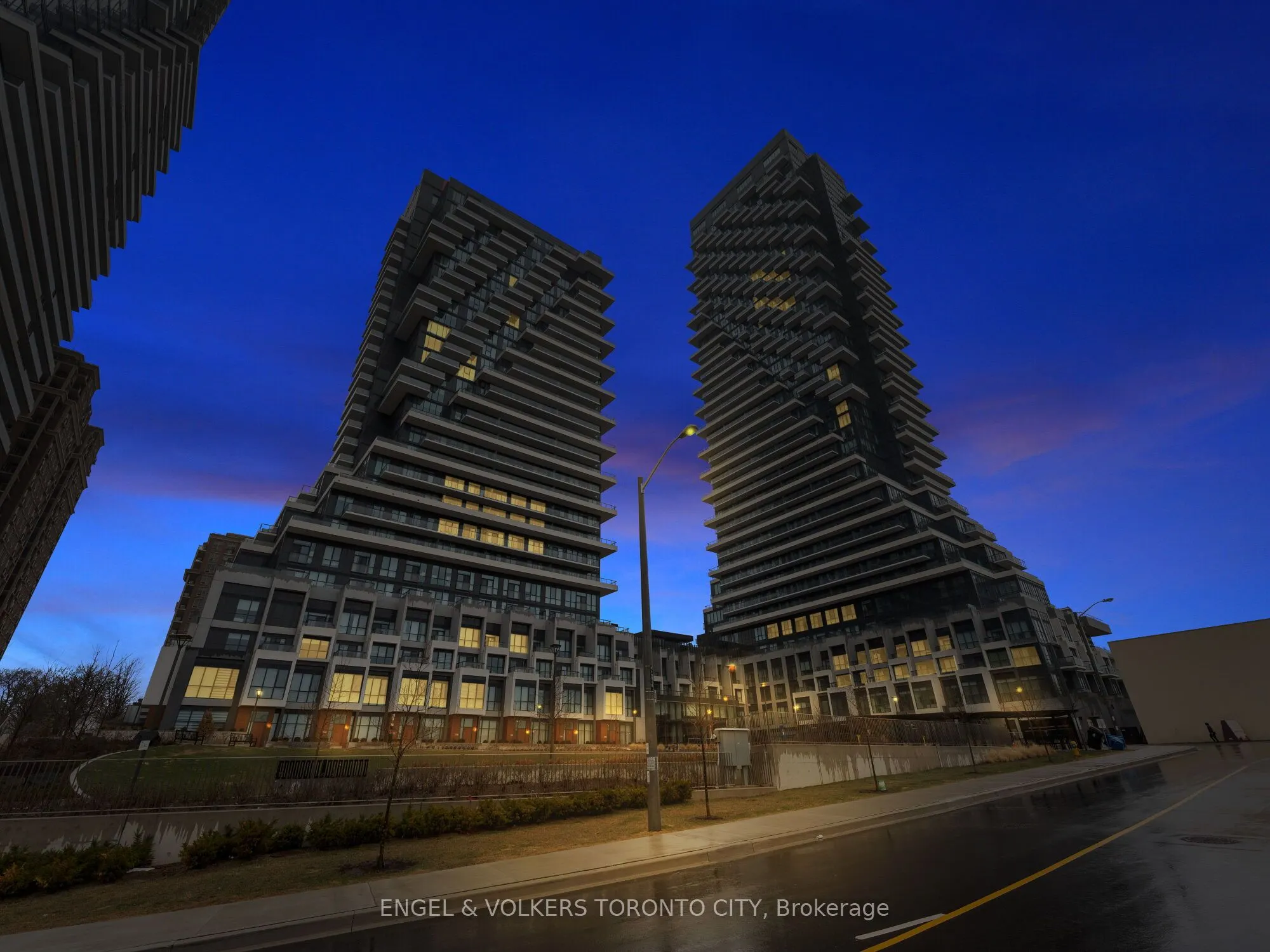 30 Inn On The Park Drive, #221
