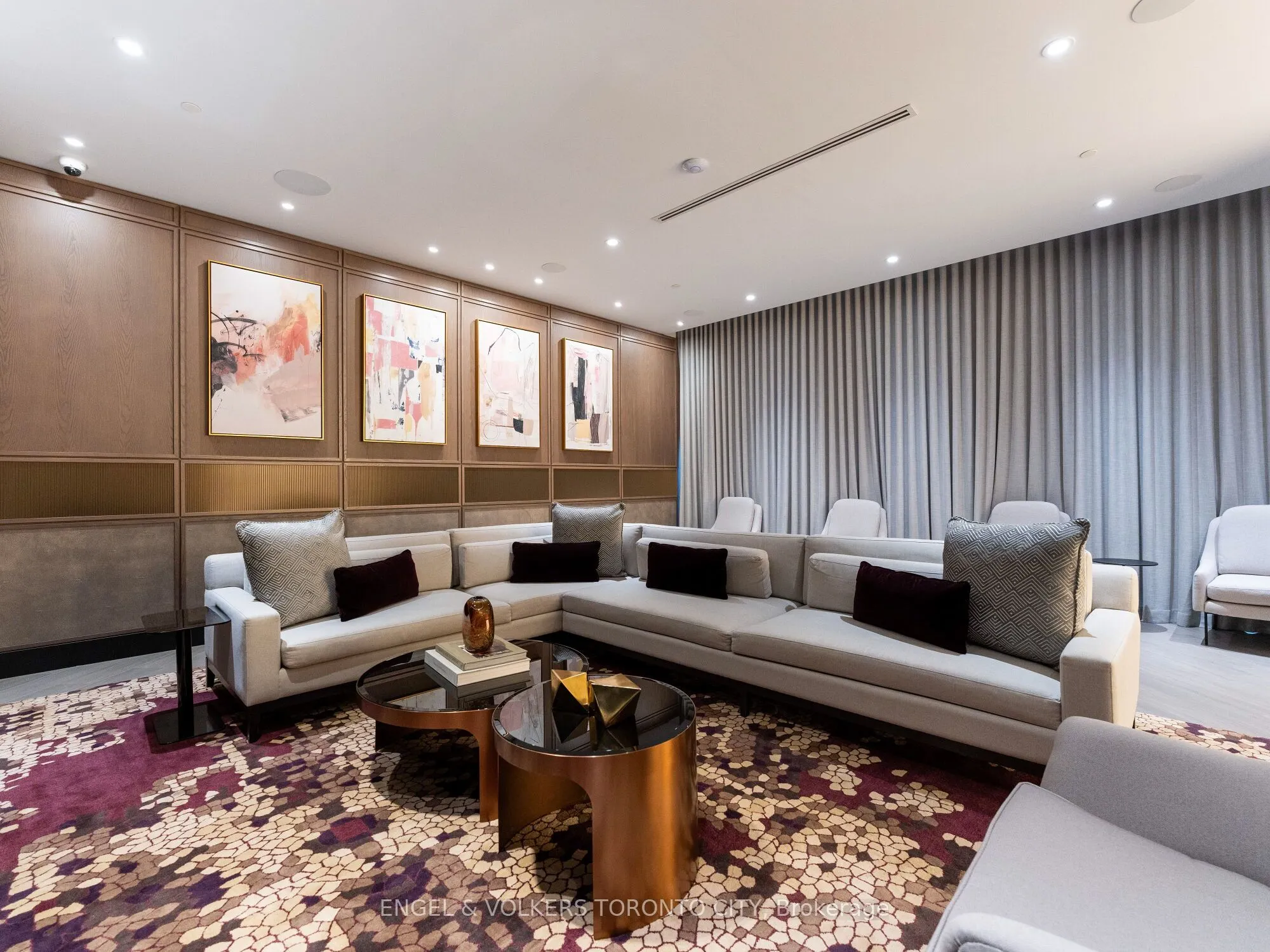 30 Inn On The Park Drive, #221