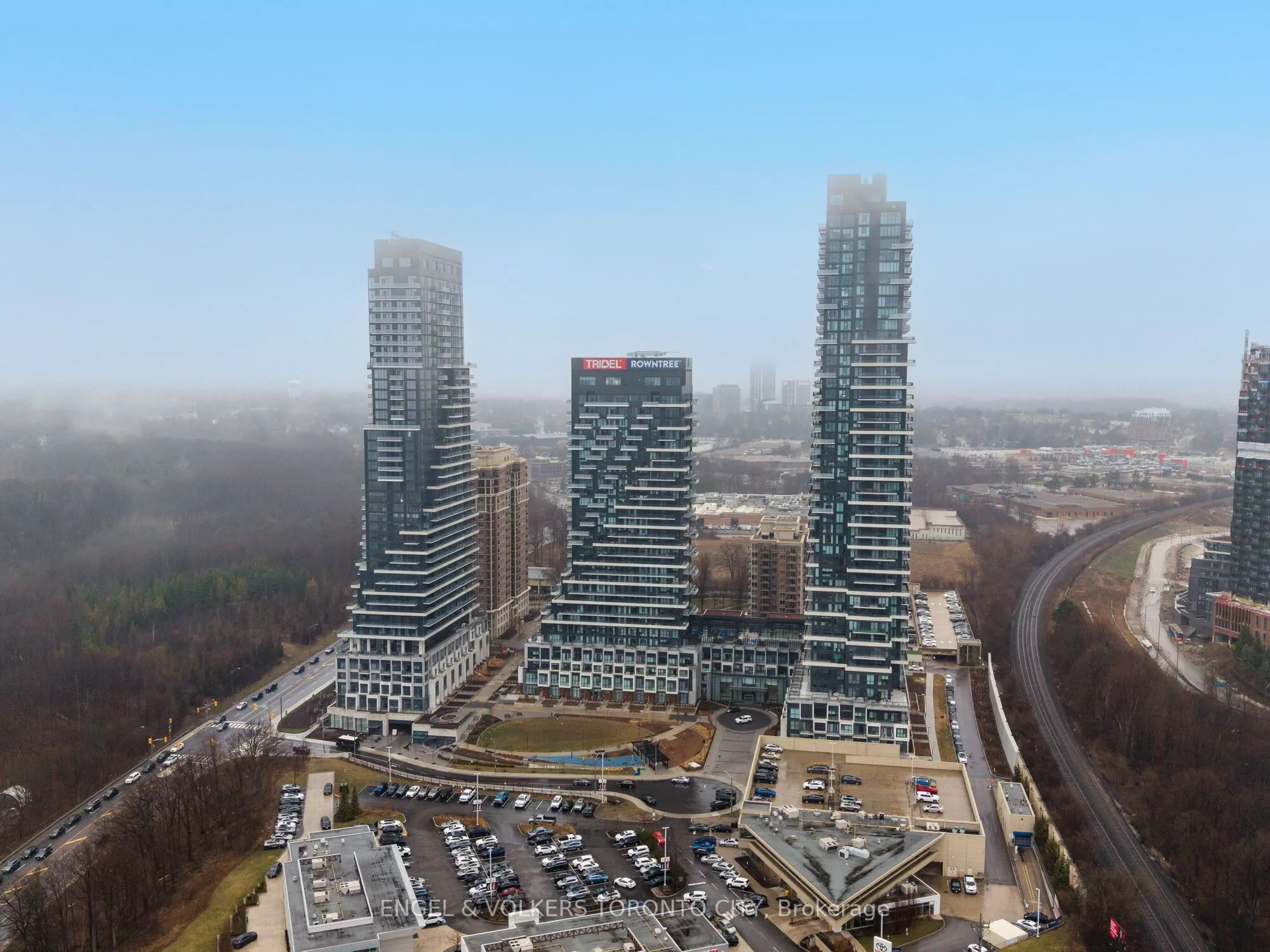 30 Inn On The Park Drive, #221