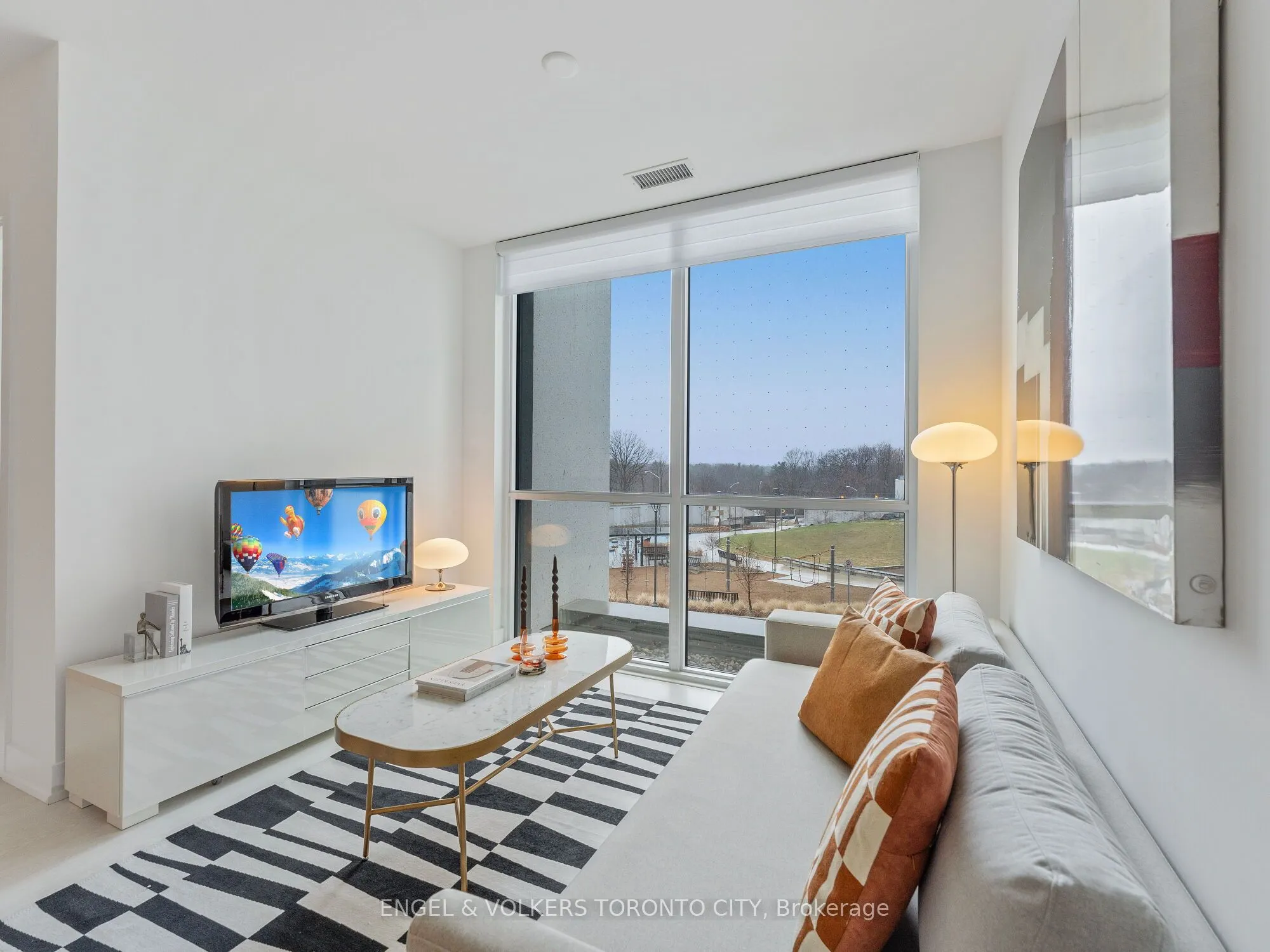 30 Inn On The Park Drive, #221
