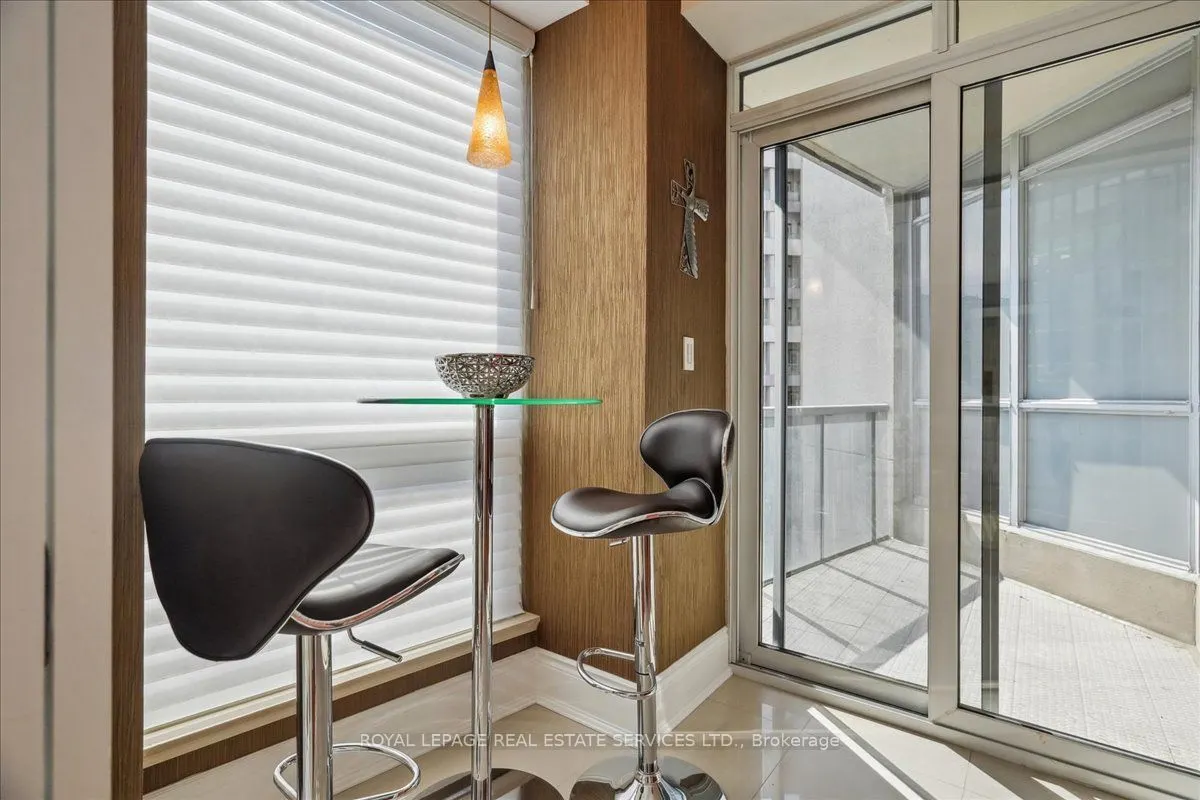 10 Bellair Street, #804