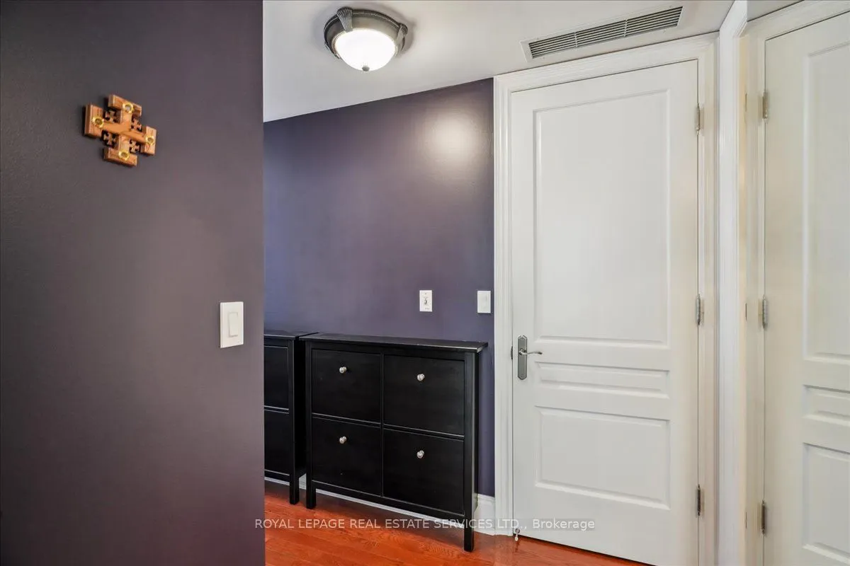 10 Bellair Street, #804