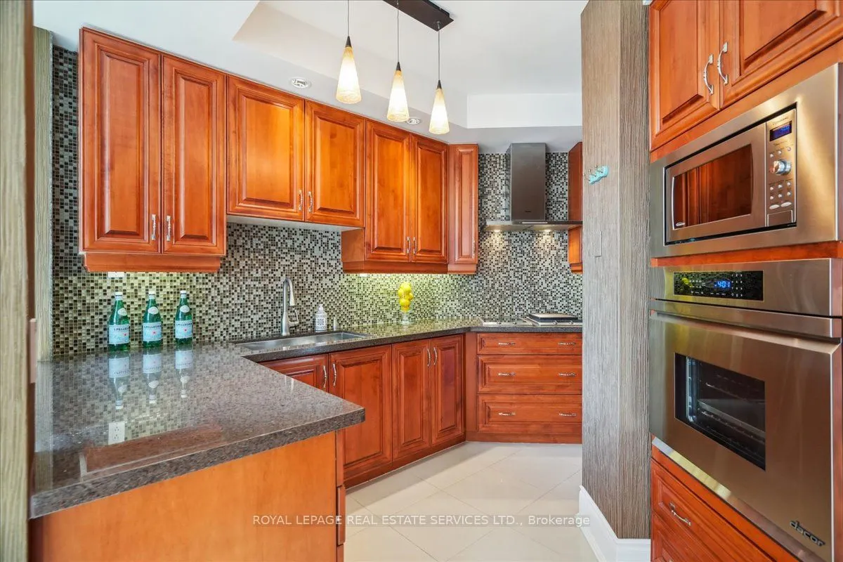 10 Bellair Street, #804