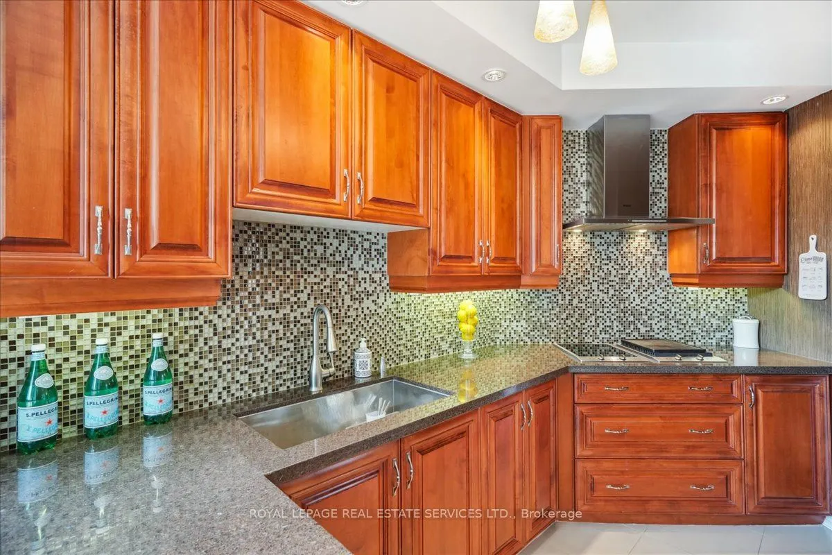 10 Bellair Street, #804