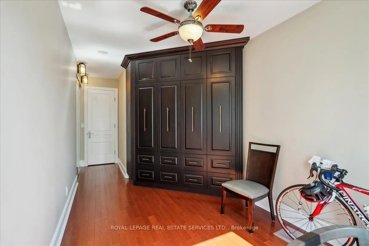 10 Bellair Street, #804