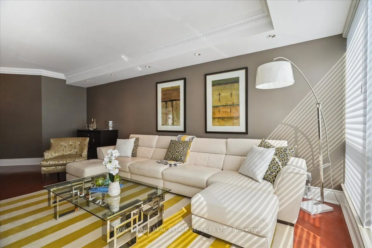 10 Bellair Street, #804